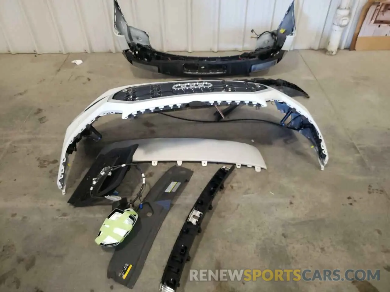 13 Photograph of a damaged car WA1F2AFY9M2046955 AUDI Q5 2021