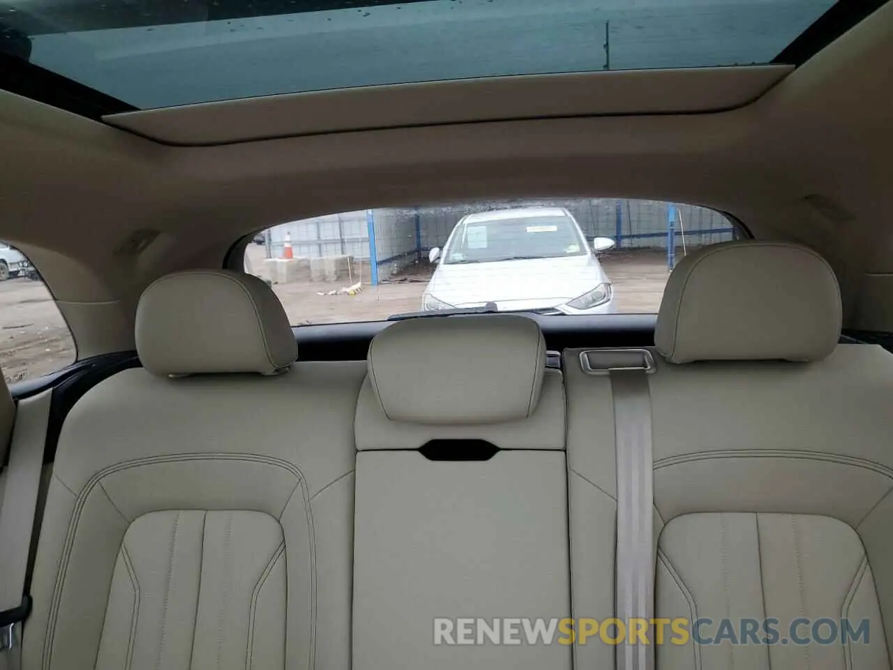10 Photograph of a damaged car WA1ABAFY7N2121812 AUDI Q5 2022