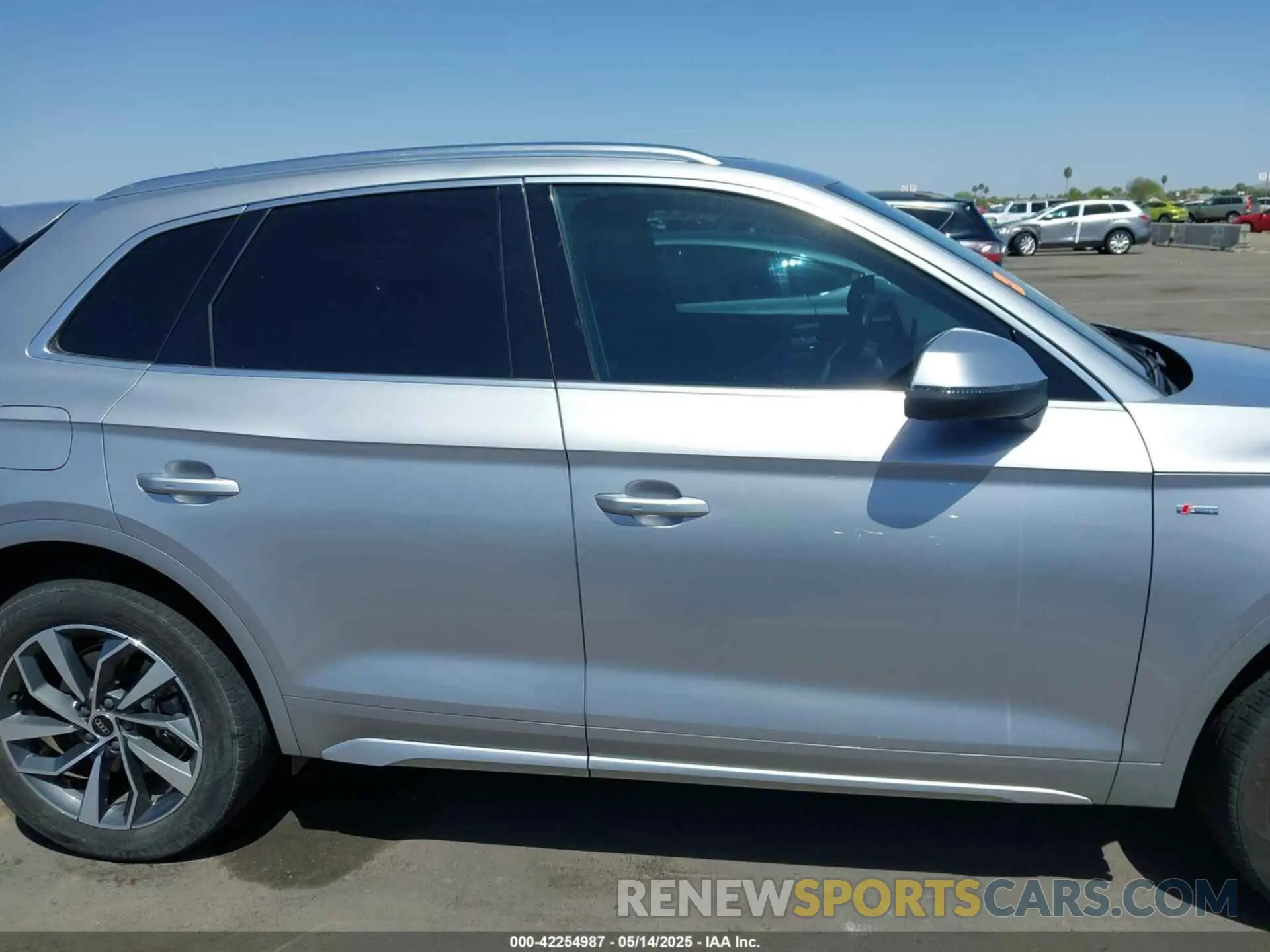 13 Фотография поврежденного автомобиля WA1EAAFY0N2105214 AUDI Q5 2022