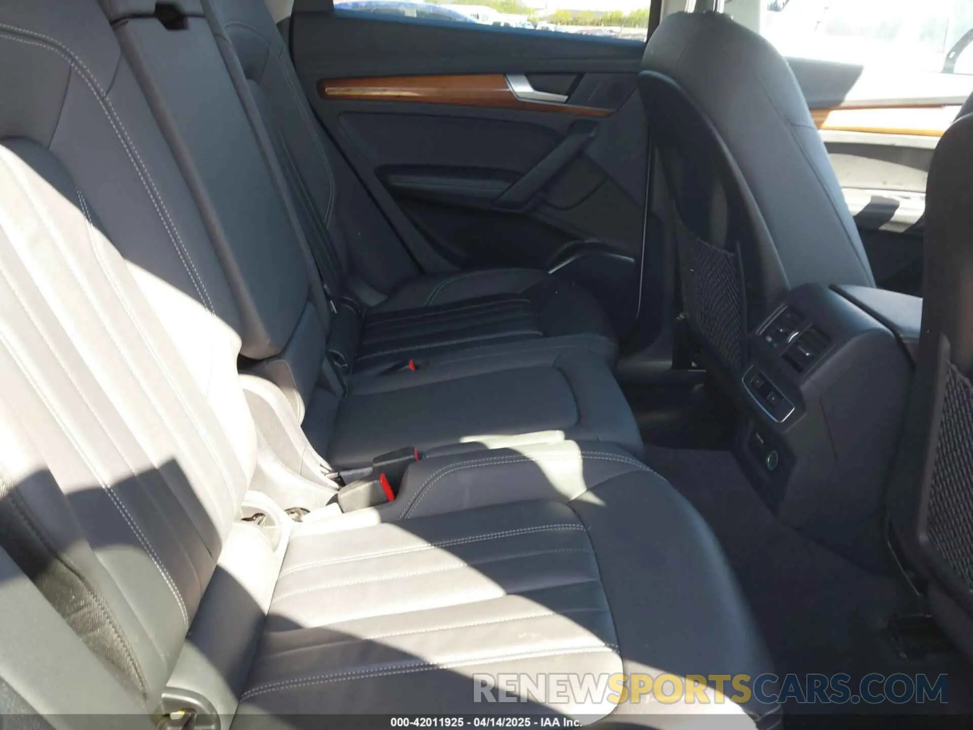 8 Фотография поврежденного автомобиля WA1EAAFY0N2112616 AUDI Q5 2022