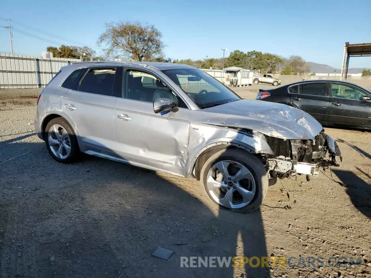 4 Photograph of a damaged car WA1EAAFY0N2130050 AUDI Q5 2022