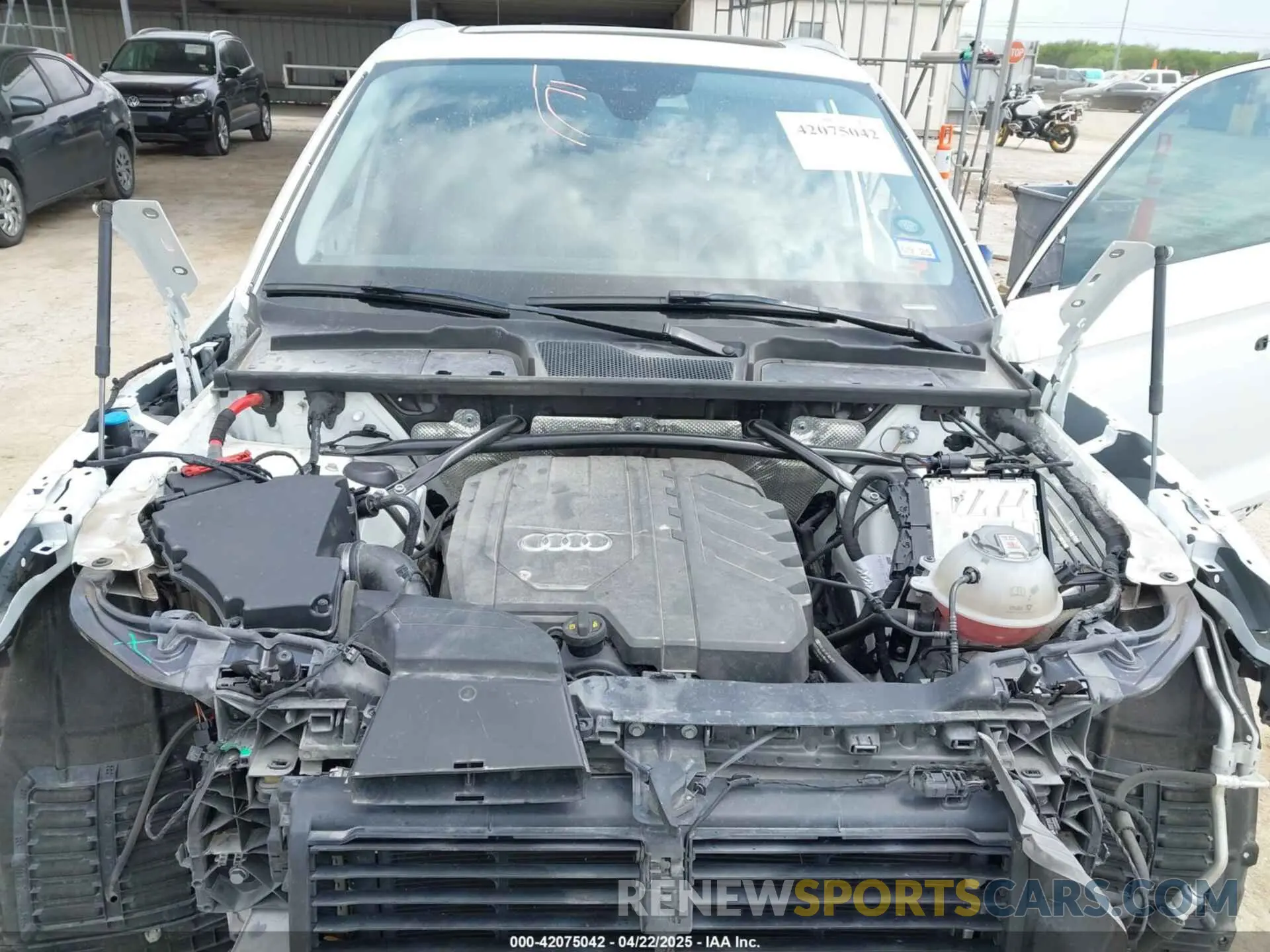 10 Photograph of a damaged car WA1EAAFY0N2133918 AUDI Q5 2022