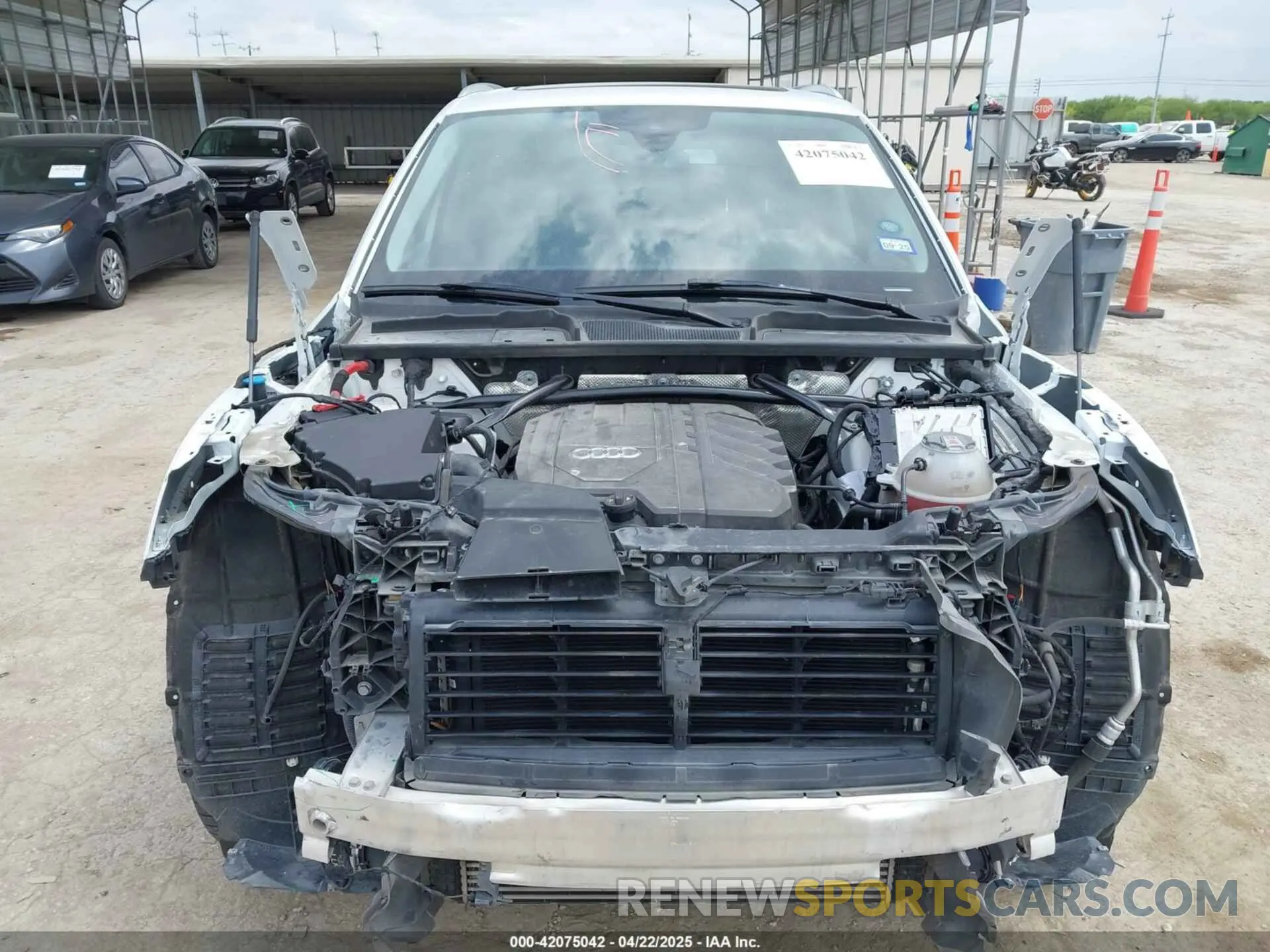 13 Photograph of a damaged car WA1EAAFY0N2133918 AUDI Q5 2022