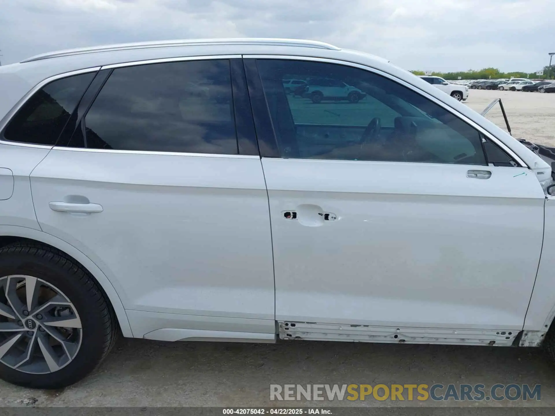 14 Photograph of a damaged car WA1EAAFY0N2133918 AUDI Q5 2022
