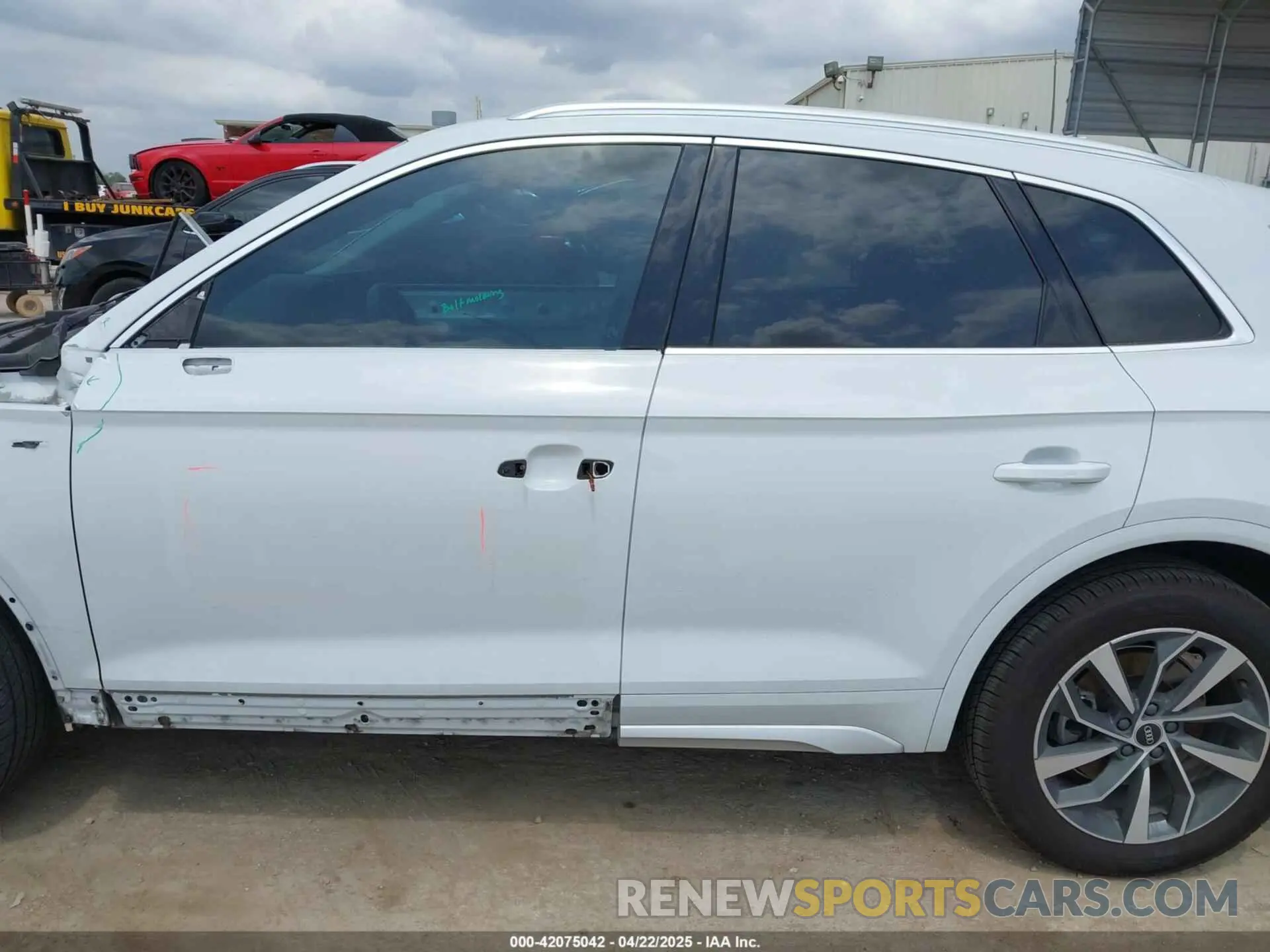 15 Photograph of a damaged car WA1EAAFY0N2133918 AUDI Q5 2022