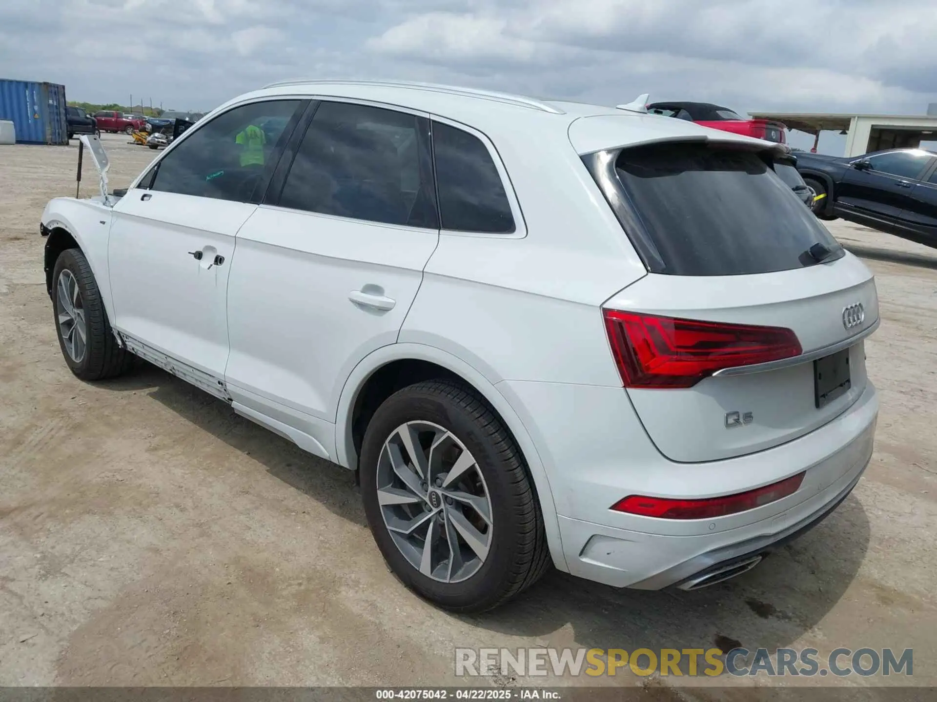 3 Photograph of a damaged car WA1EAAFY0N2133918 AUDI Q5 2022