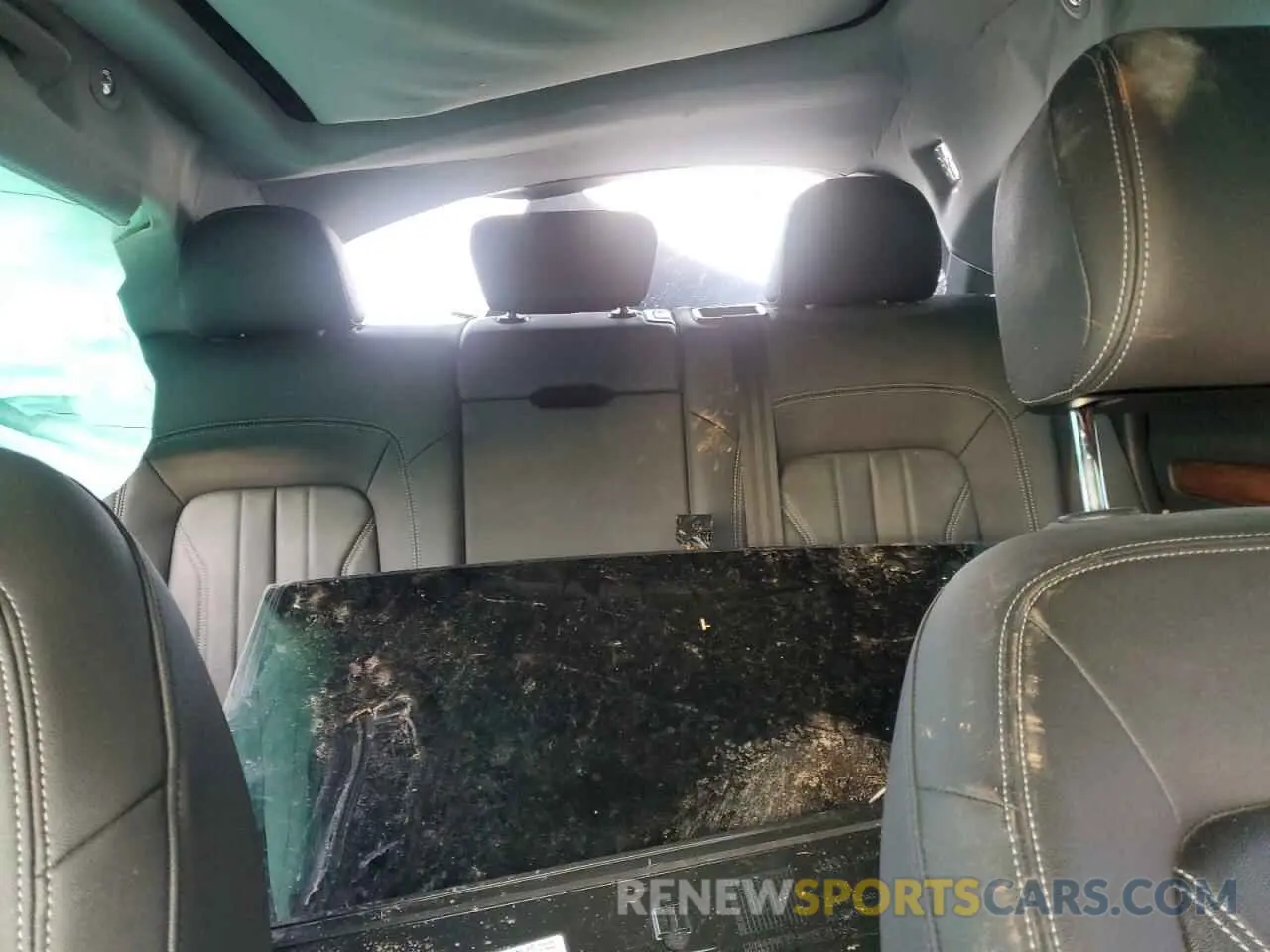 10 Photograph of a damaged car WA1EAAFY1N2016395 AUDI Q5 2022