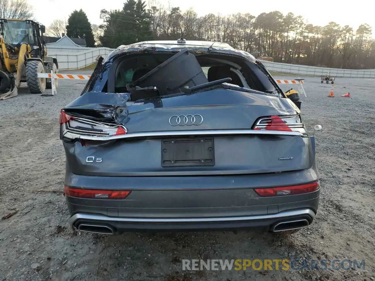 6 Photograph of a damaged car WA1EAAFY1N2016395 AUDI Q5 2022