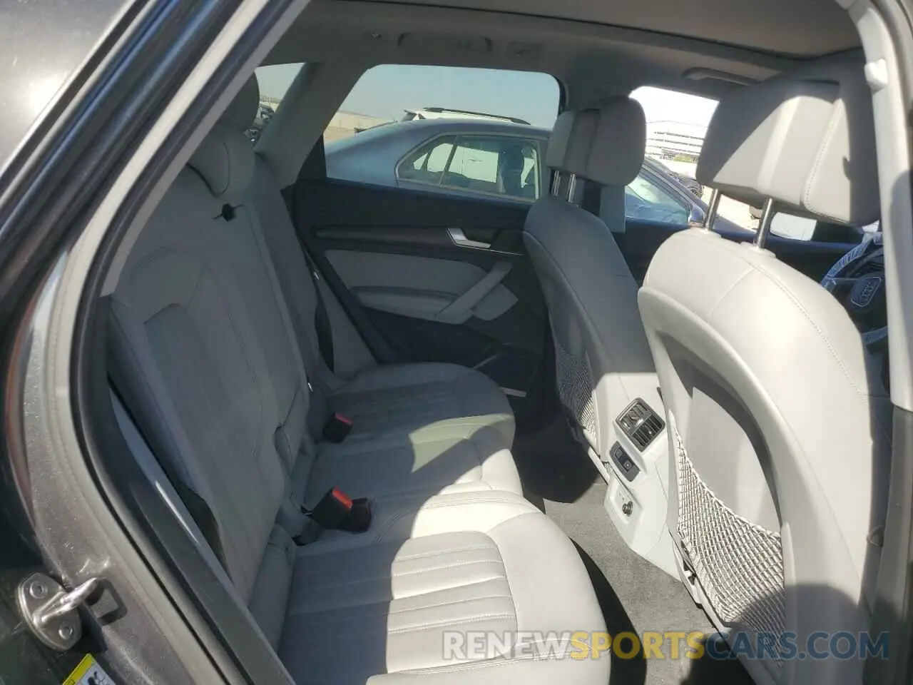 10 Photograph of a damaged car WA1EAAFY1N2094997 AUDI Q5 2022