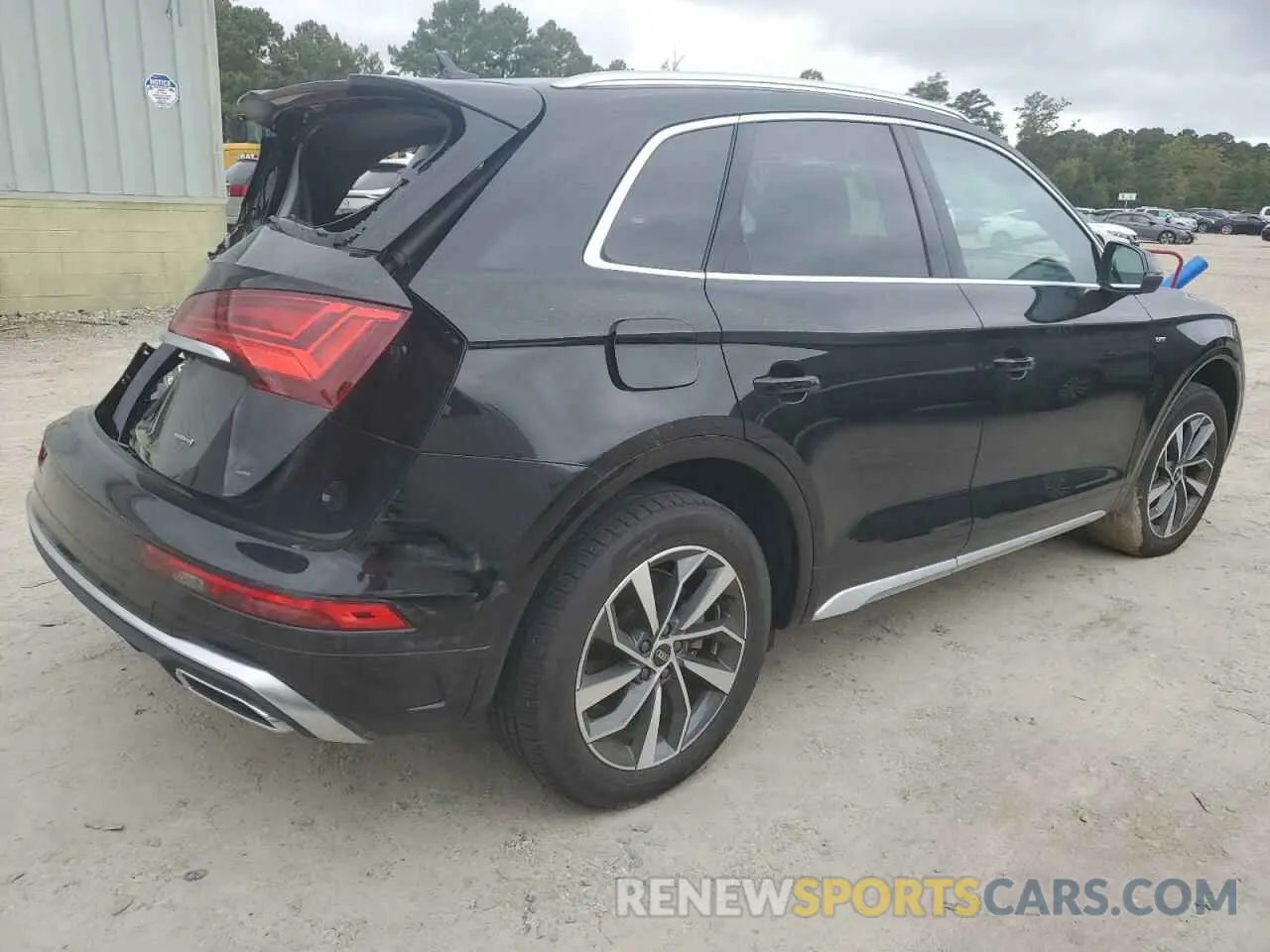 3 Photograph of a damaged car WA1EAAFY3N2083869 AUDI Q5 2022