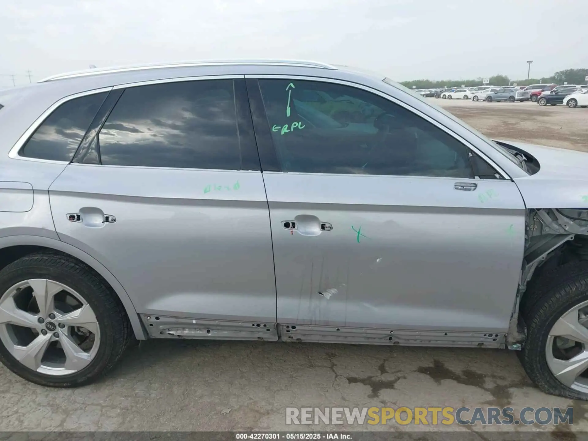 14 Photograph of a damaged car WA1EAAFY5N2130318 AUDI Q5 2022