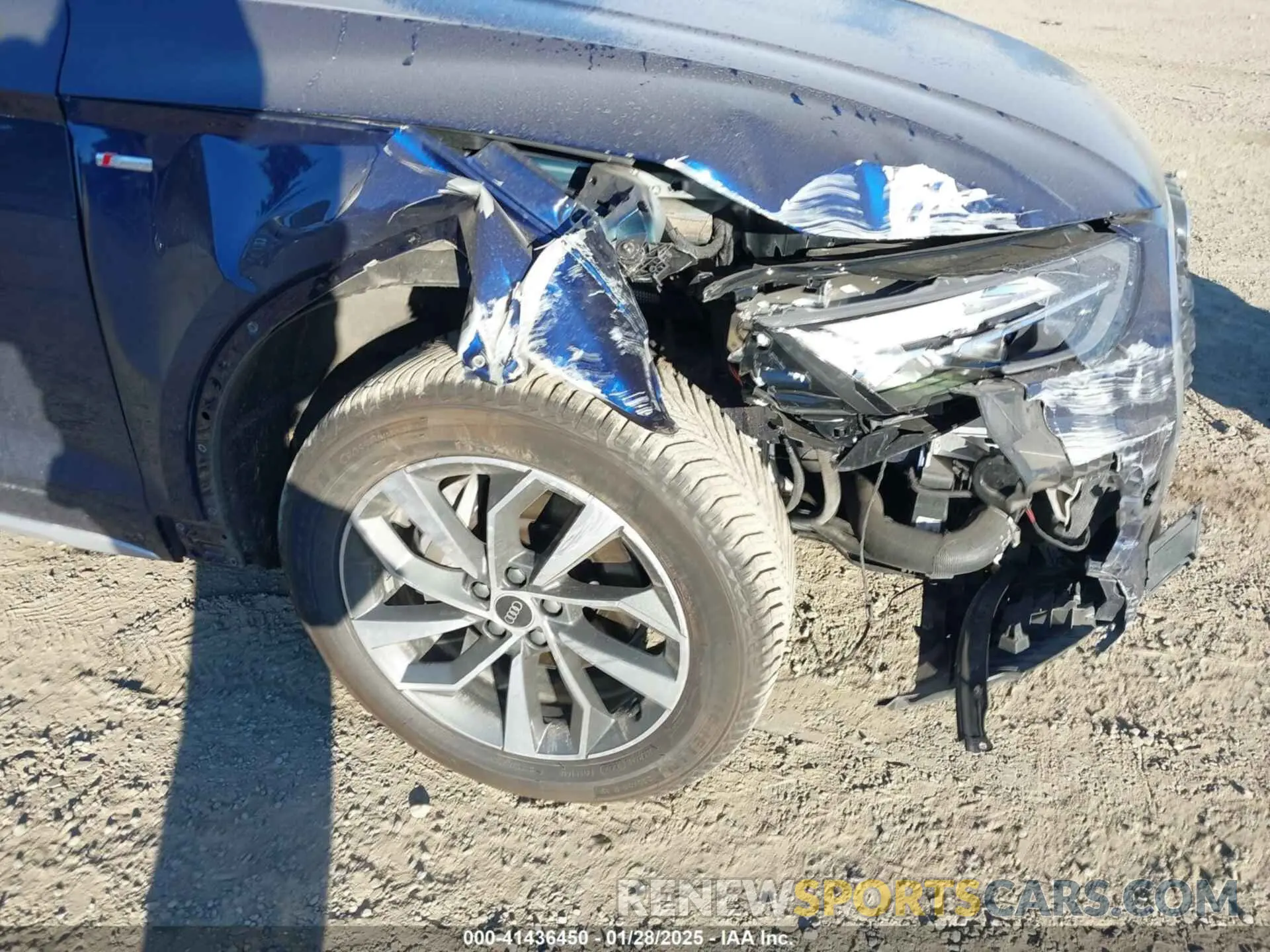 19 Photograph of a damaged car WA1EAAFY6N2043298 AUDI Q5 2022