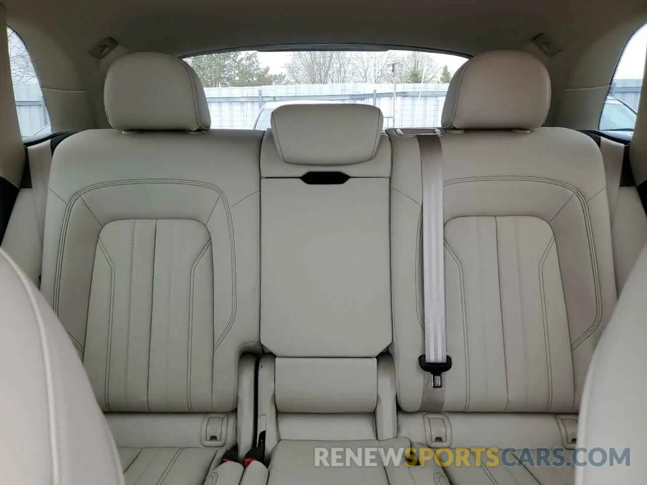 10 Photograph of a damaged car WA1EAAFY6N2086930 AUDI Q5 2022