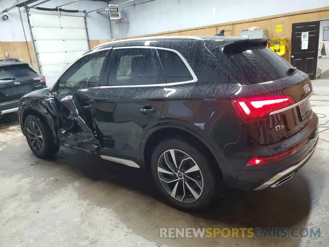 2 Photograph of a damaged car WA1EAAFY7N2023254 AUDI Q5 2022