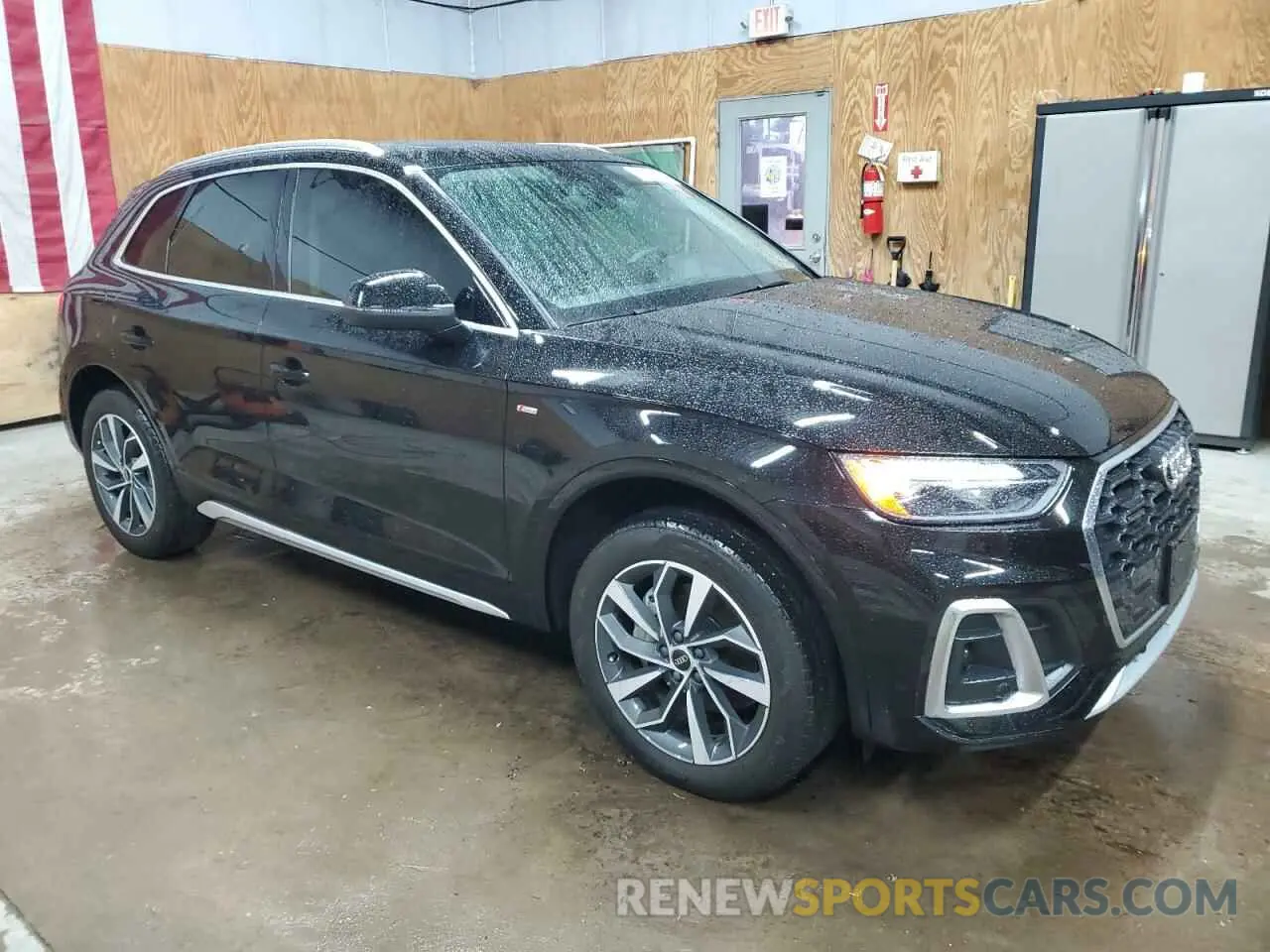 4 Photograph of a damaged car WA1EAAFY7N2023254 AUDI Q5 2022