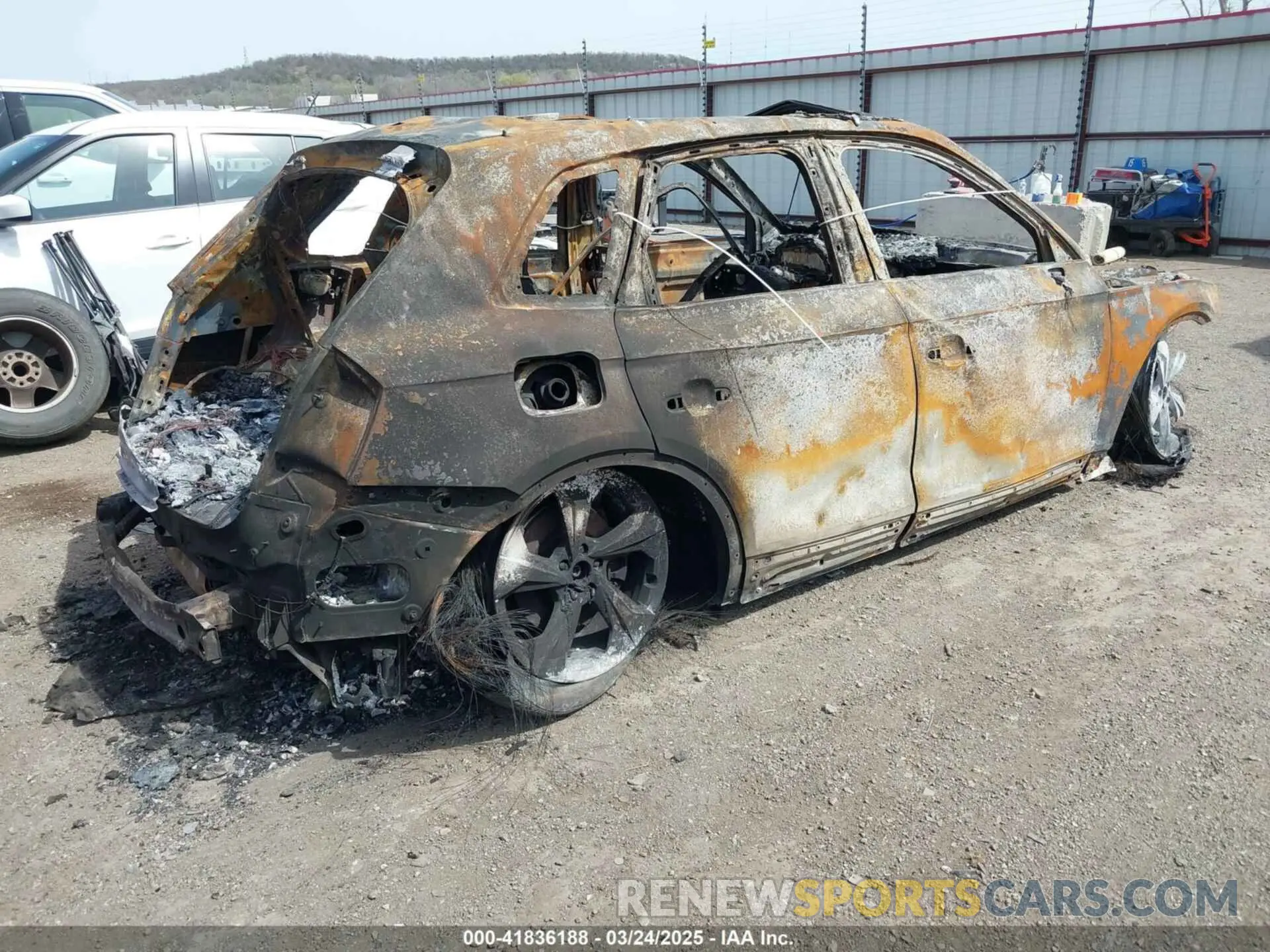 4 Фотография поврежденного автомобиля WA1EAAFY7N2062376 AUDI Q5 2022