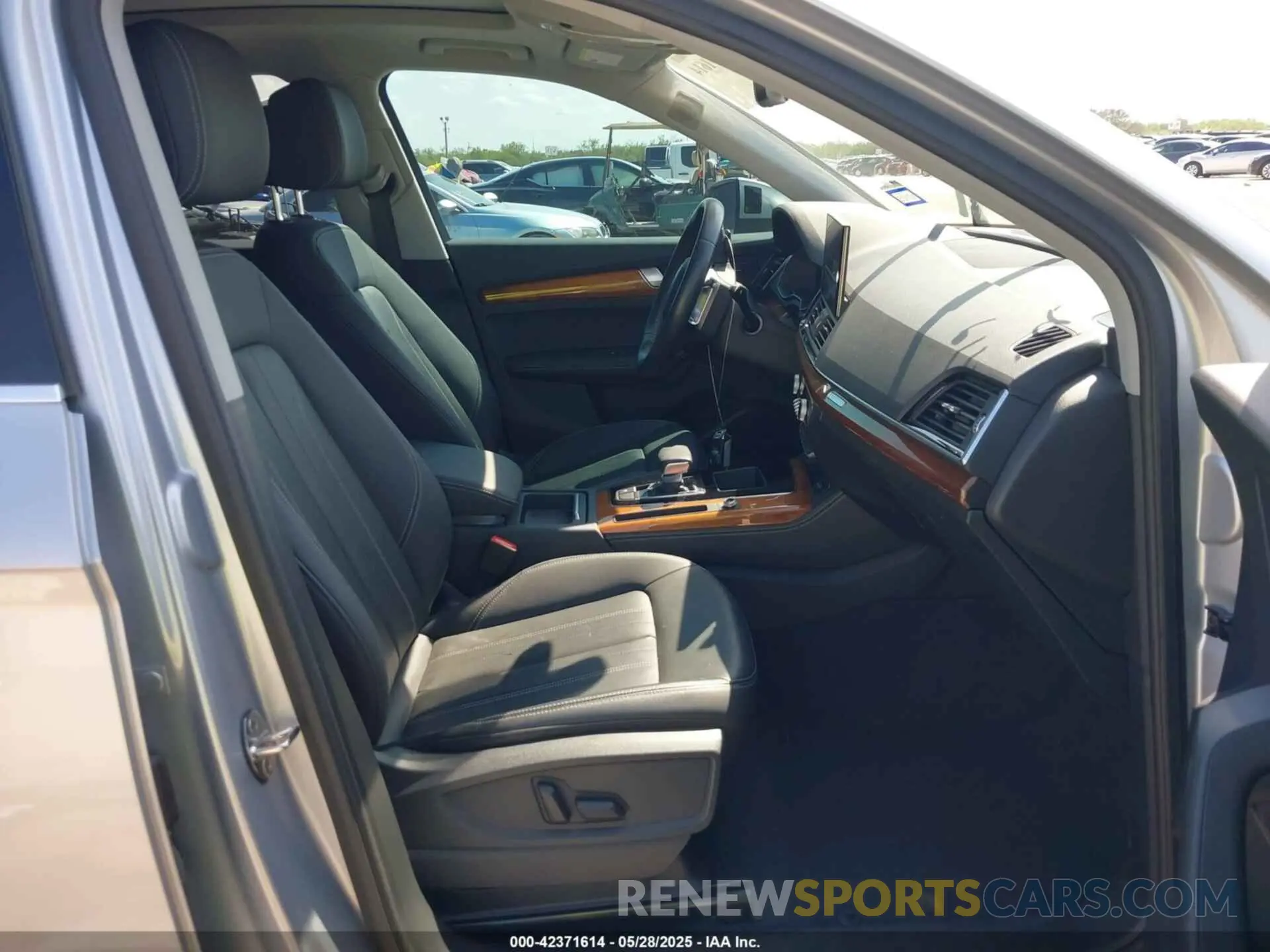 5 Photograph of a damaged car WA1EAAFY7N2134077 AUDI Q5 2022