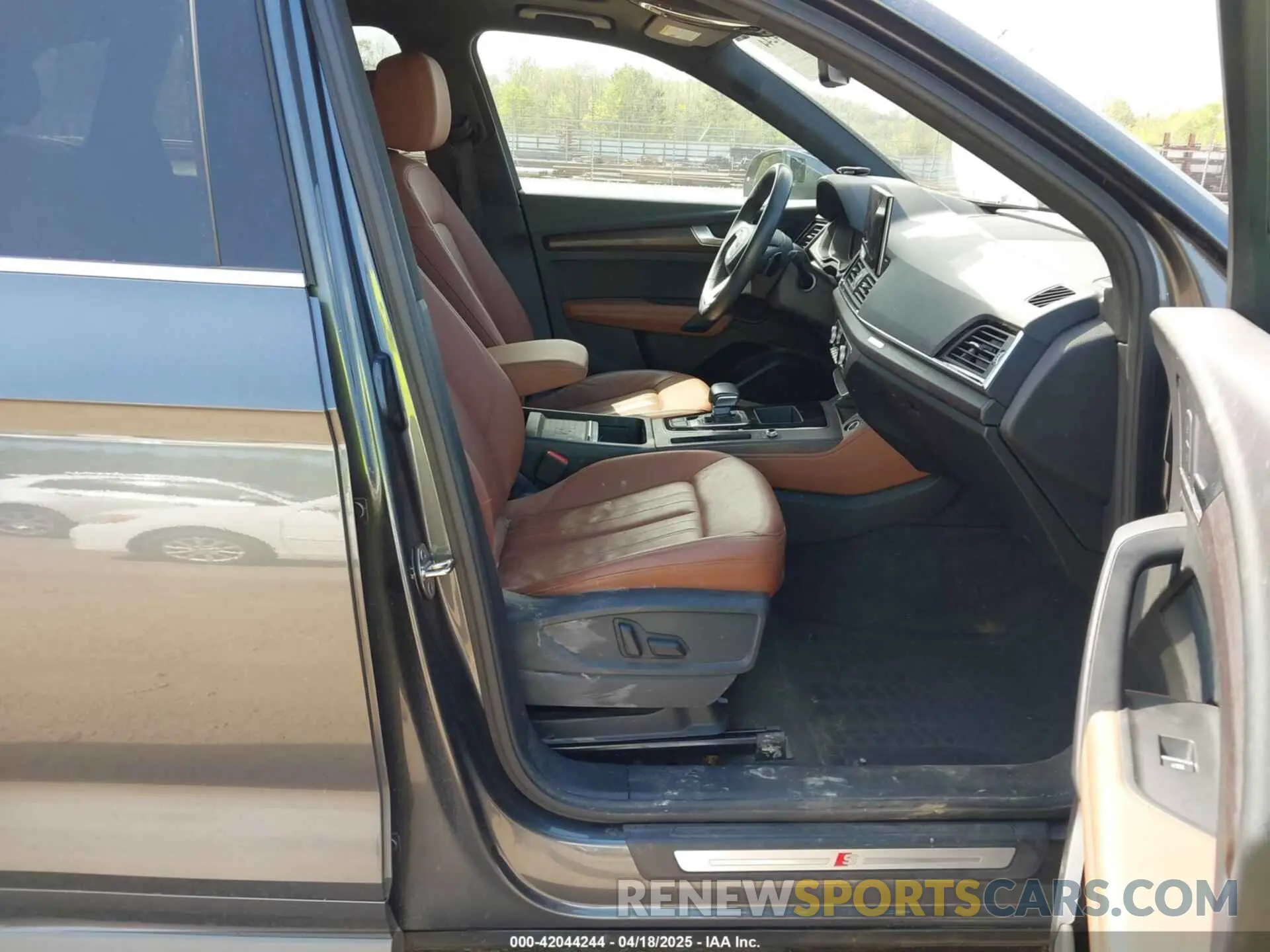 5 Photograph of a damaged car WA1EAAFY8N2001294 AUDI Q5 2022