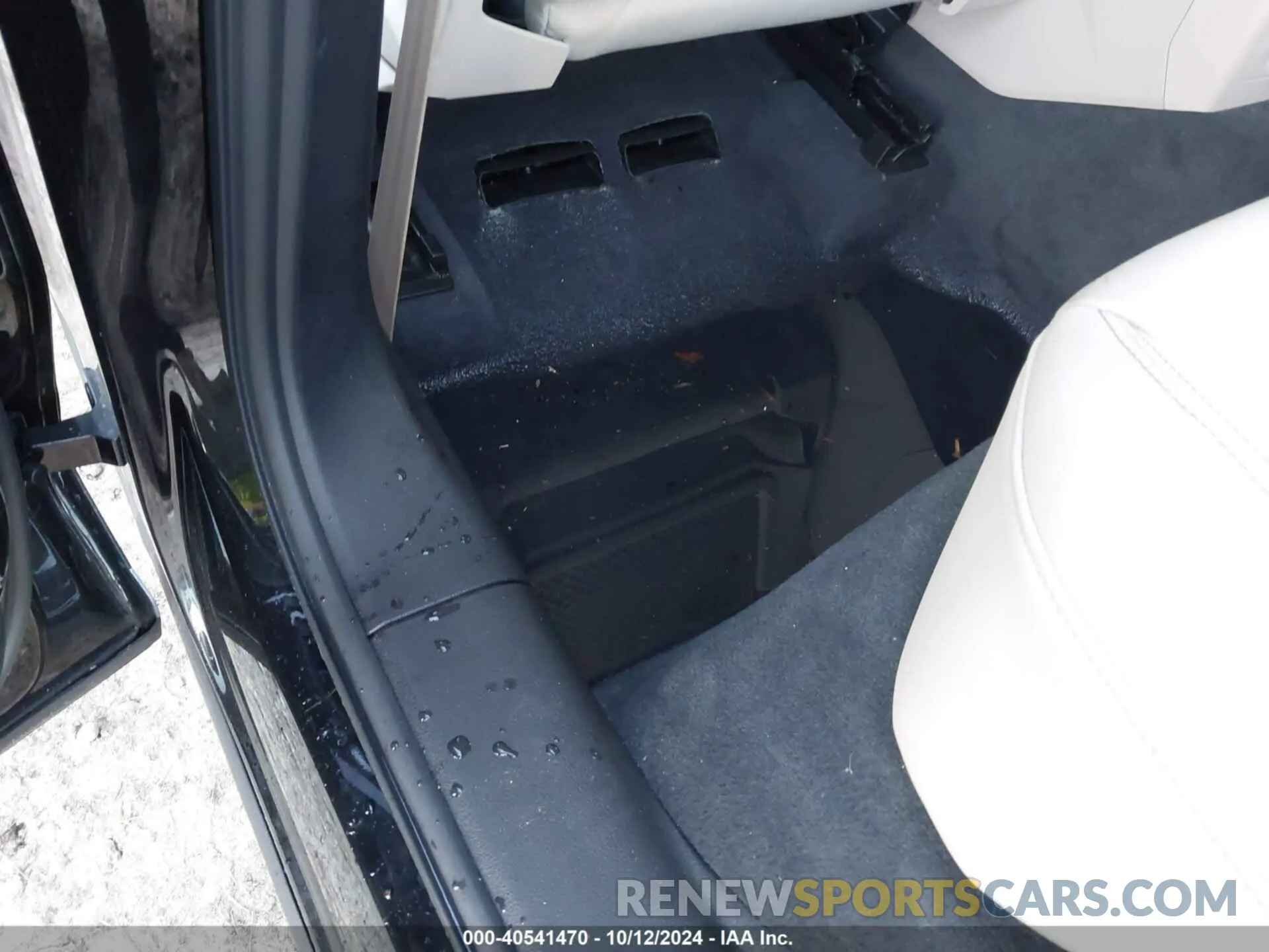 6 Photograph of a damaged car WA1EAAFY8N2025692 AUDI Q5 2022