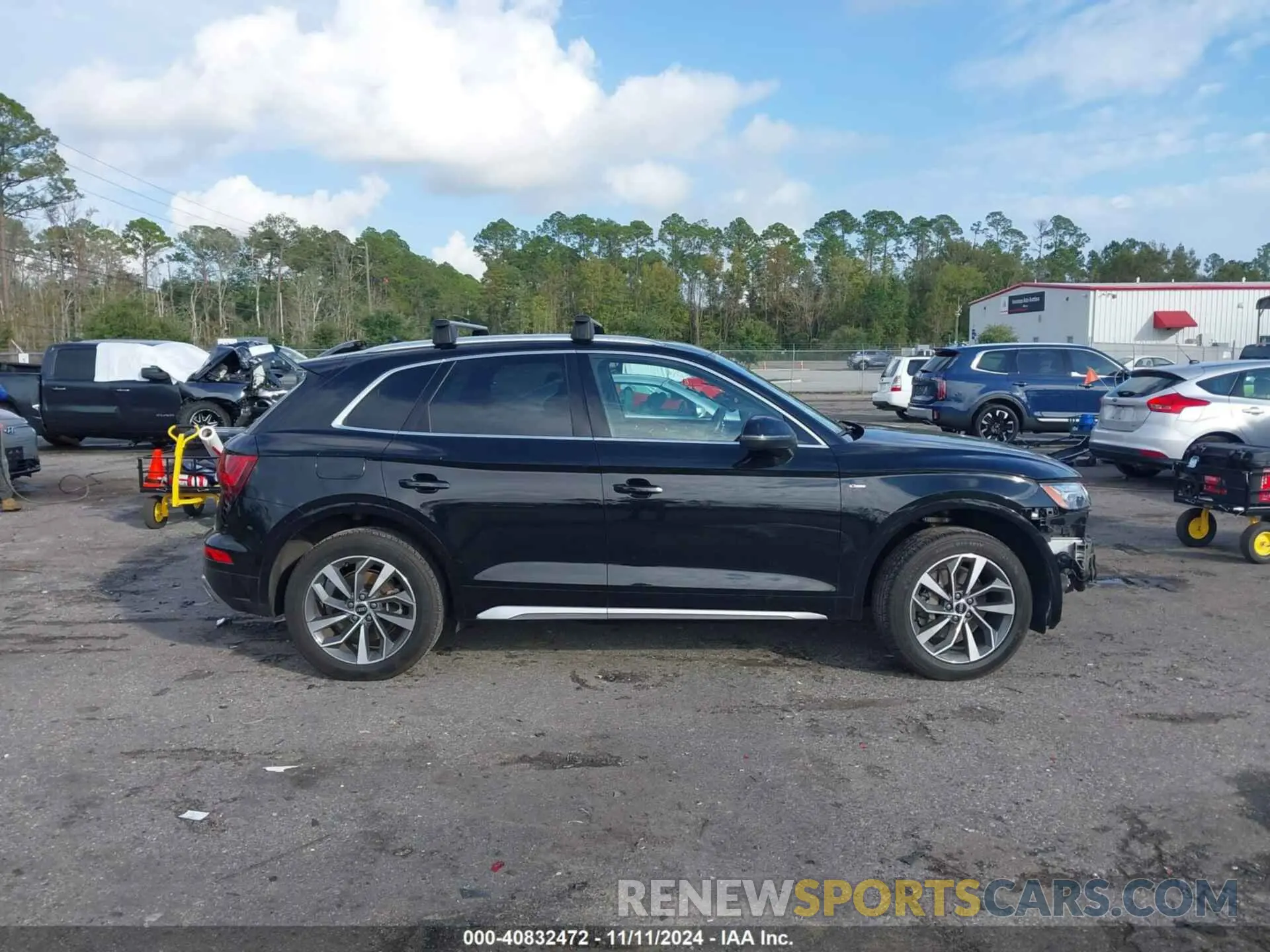 14 Photograph of a damaged car WA1EAAFY9N2071077 AUDI Q5 2022
