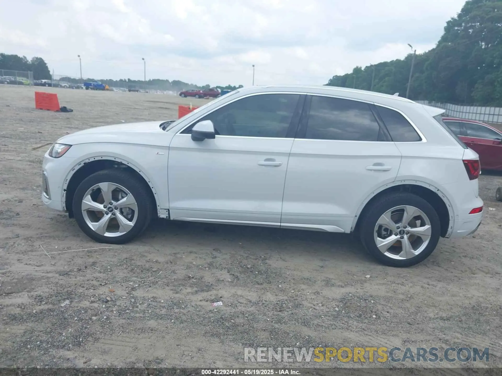 14 Photograph of a damaged car WA1FAAFY5N2027503 AUDI Q5 2022