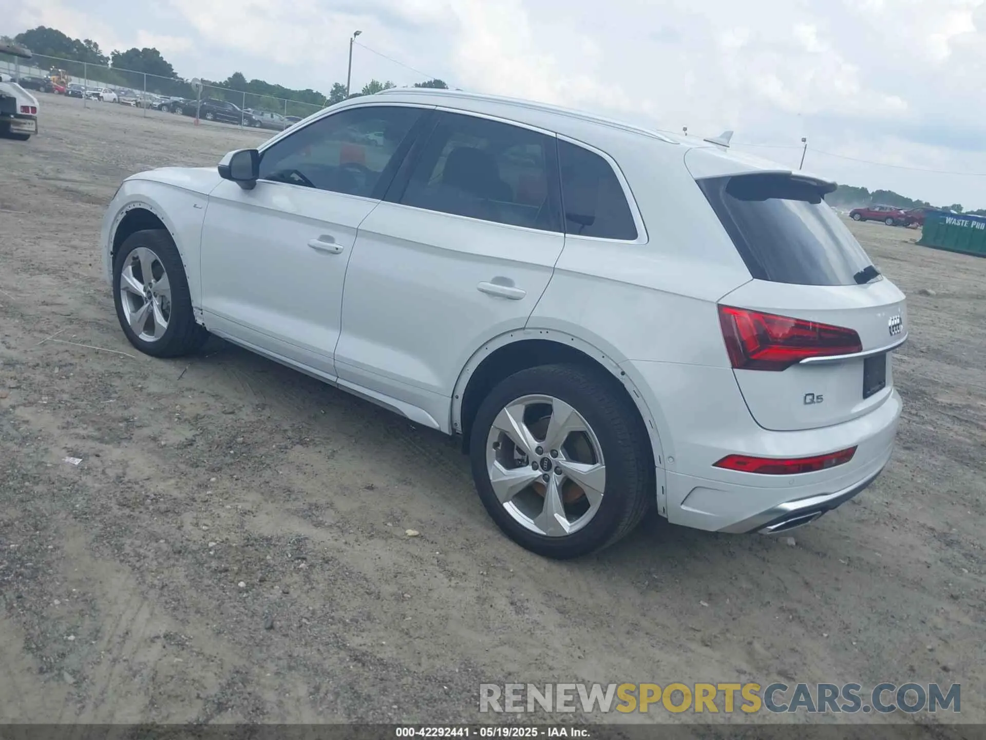 3 Photograph of a damaged car WA1FAAFY5N2027503 AUDI Q5 2022