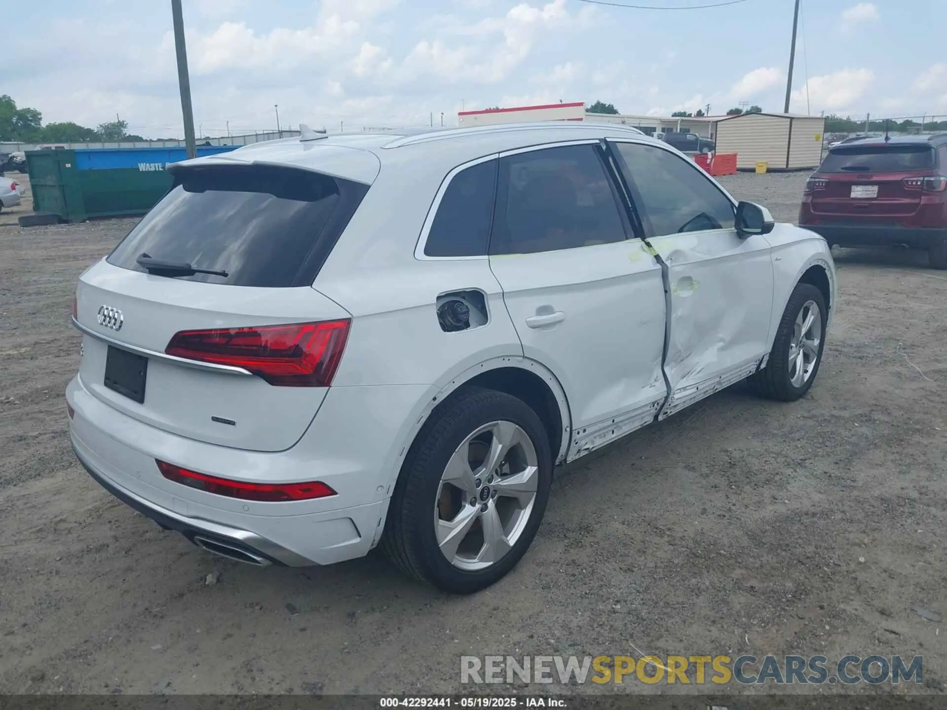 4 Photograph of a damaged car WA1FAAFY5N2027503 AUDI Q5 2022