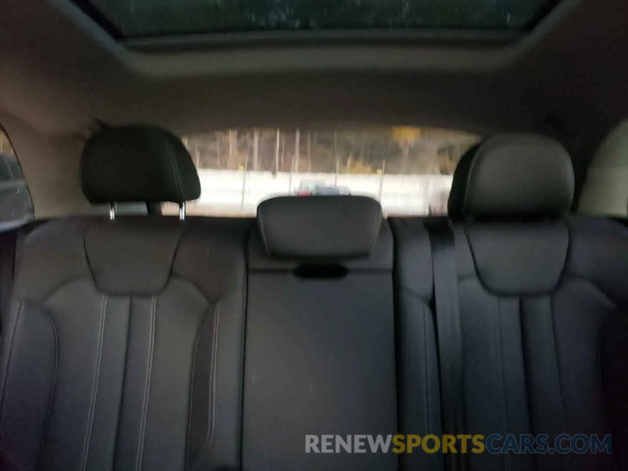 10 Photograph of a damaged car WA1FAAFY5N2027730 AUDI Q5 2022