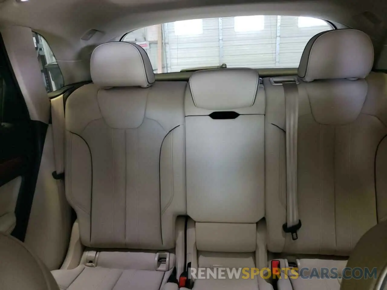 10 Photograph of a damaged car WA1FAAFY5N2032068 AUDI Q5 2022