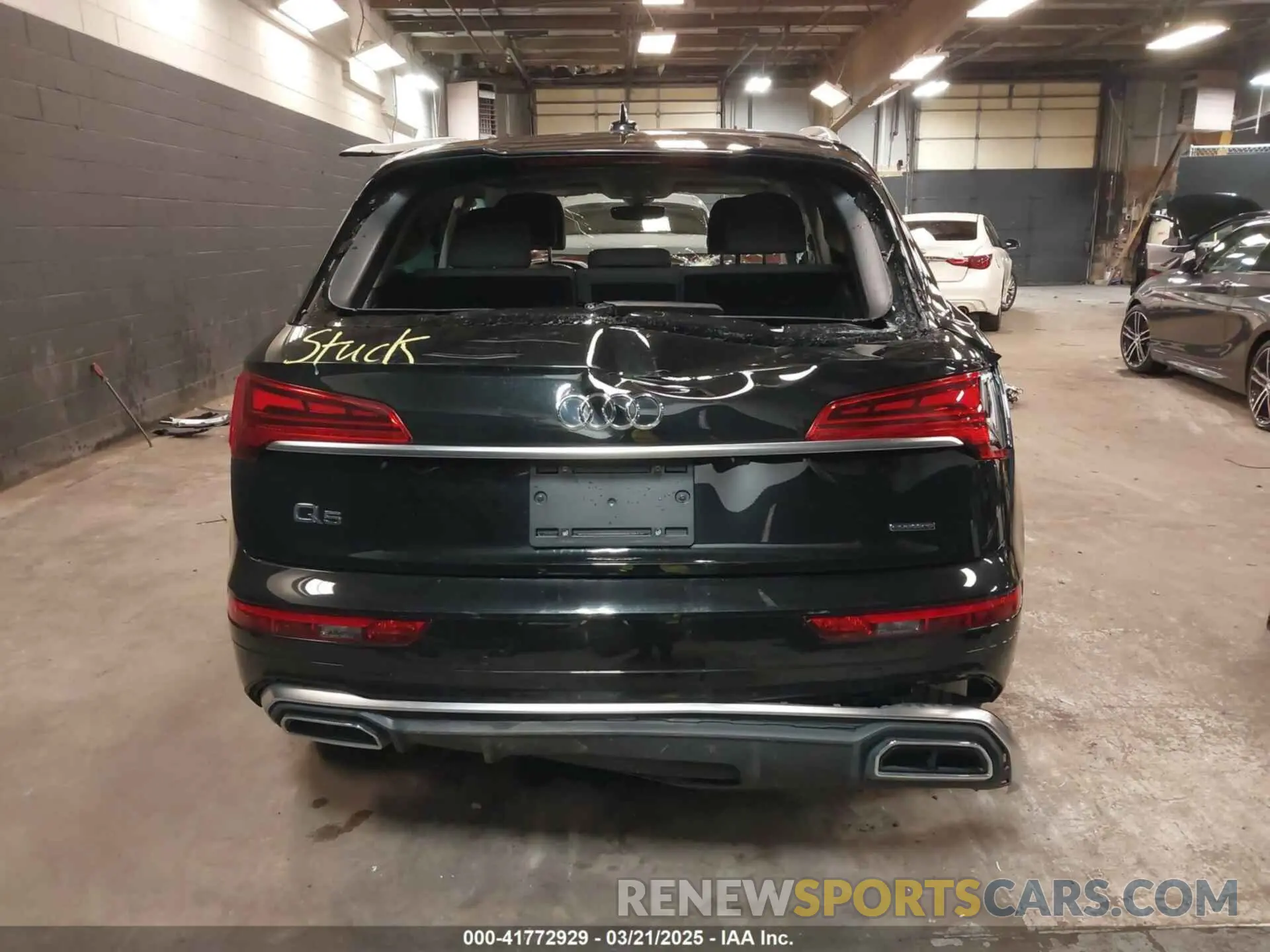 16 Photograph of a damaged car WA1GAAFY2N2049219 AUDI Q5 2022