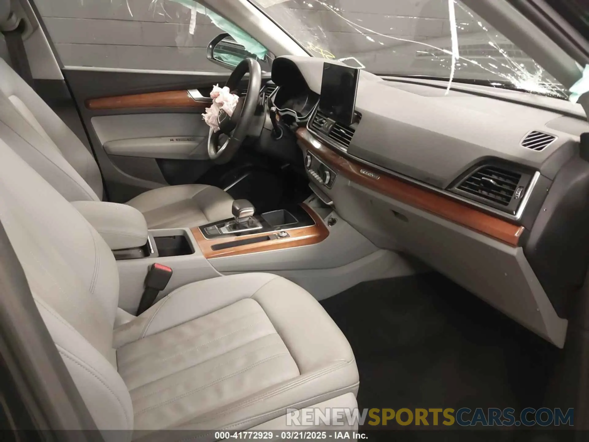 5 Photograph of a damaged car WA1GAAFY2N2049219 AUDI Q5 2022
