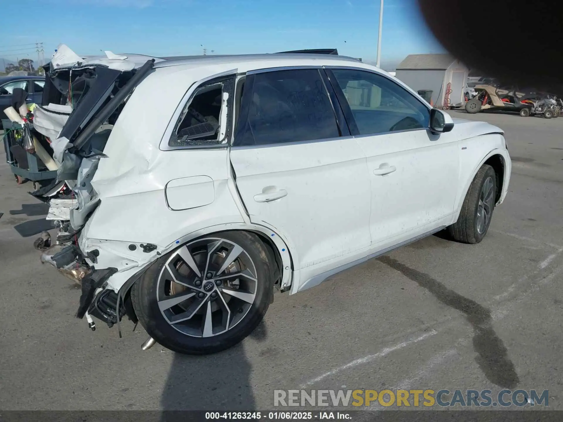 4 Photograph of a damaged car WA1GAAFY3N2101201 AUDI Q5 2022