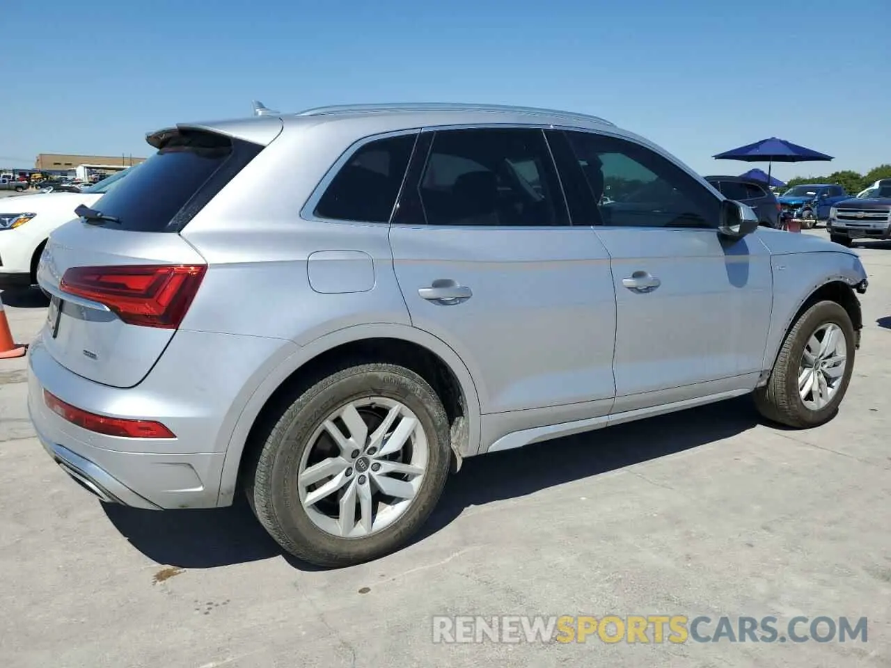 3 Photograph of a damaged car WA1GAAFY7N2003403 AUDI Q5 2022