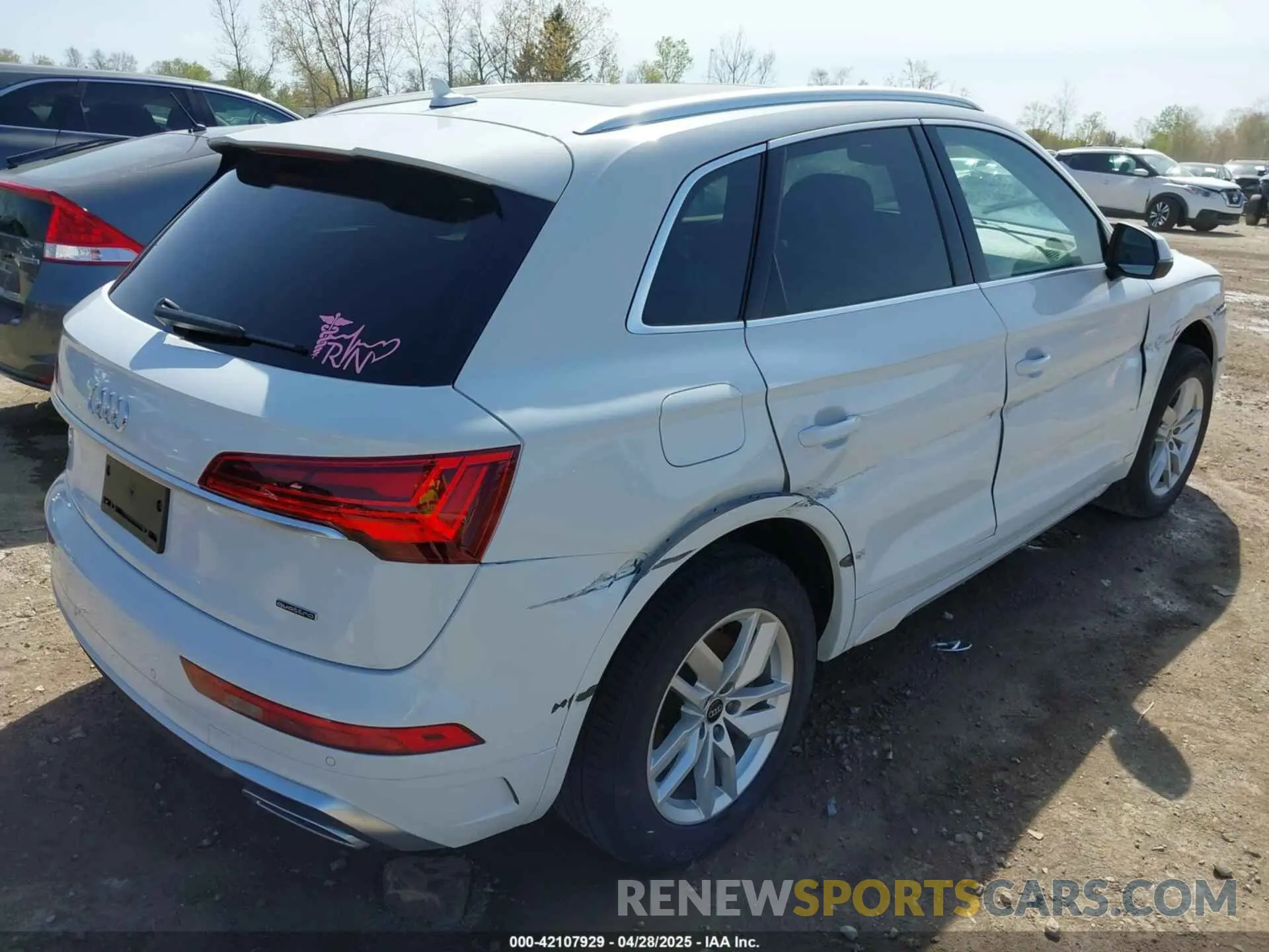 4 Photograph of a damaged car WA1GAAFY8N2086002 AUDI Q5 2022
