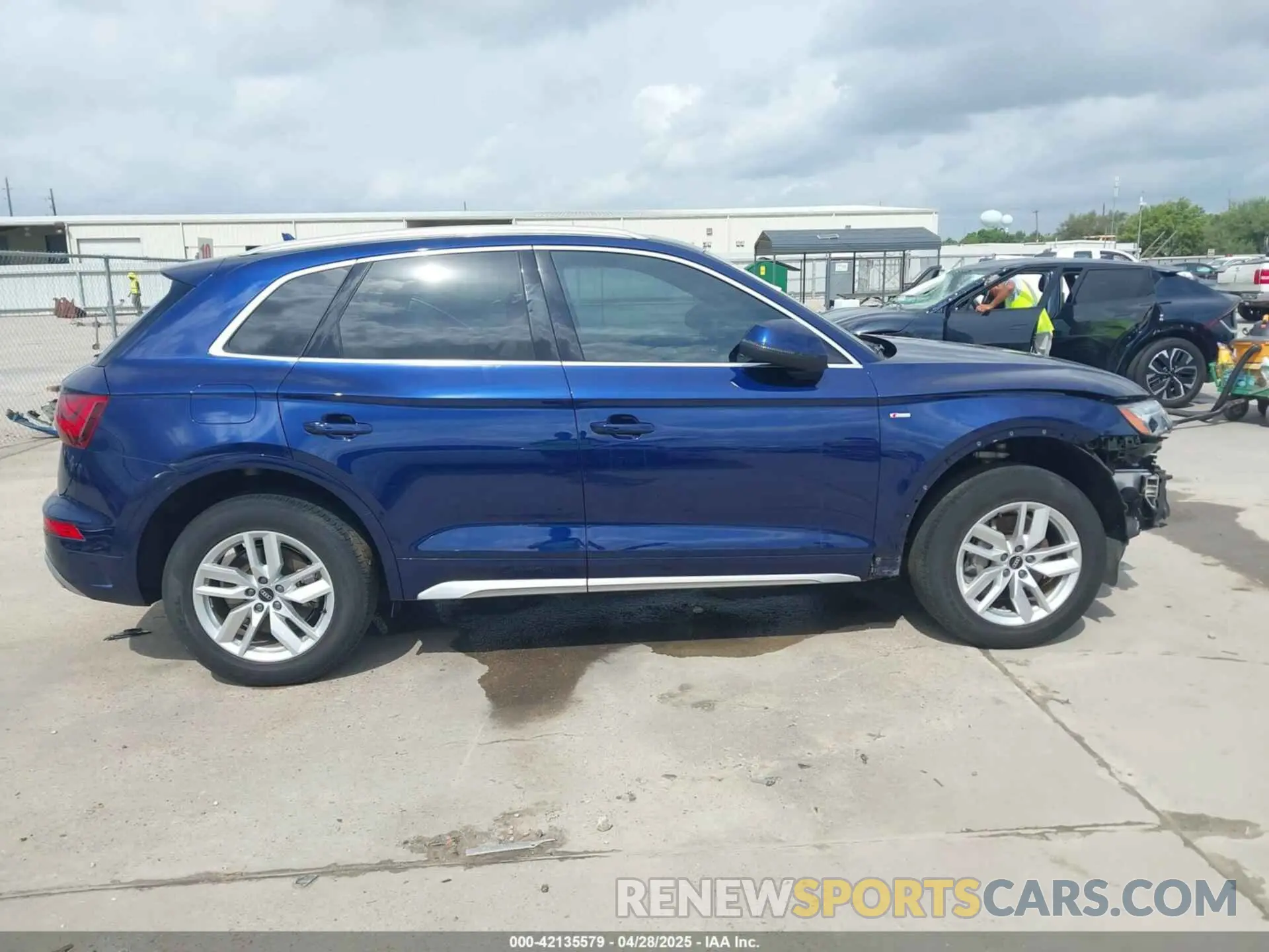 14 Photograph of a damaged car WA1GAAFYXN2033558 AUDI Q5 2022