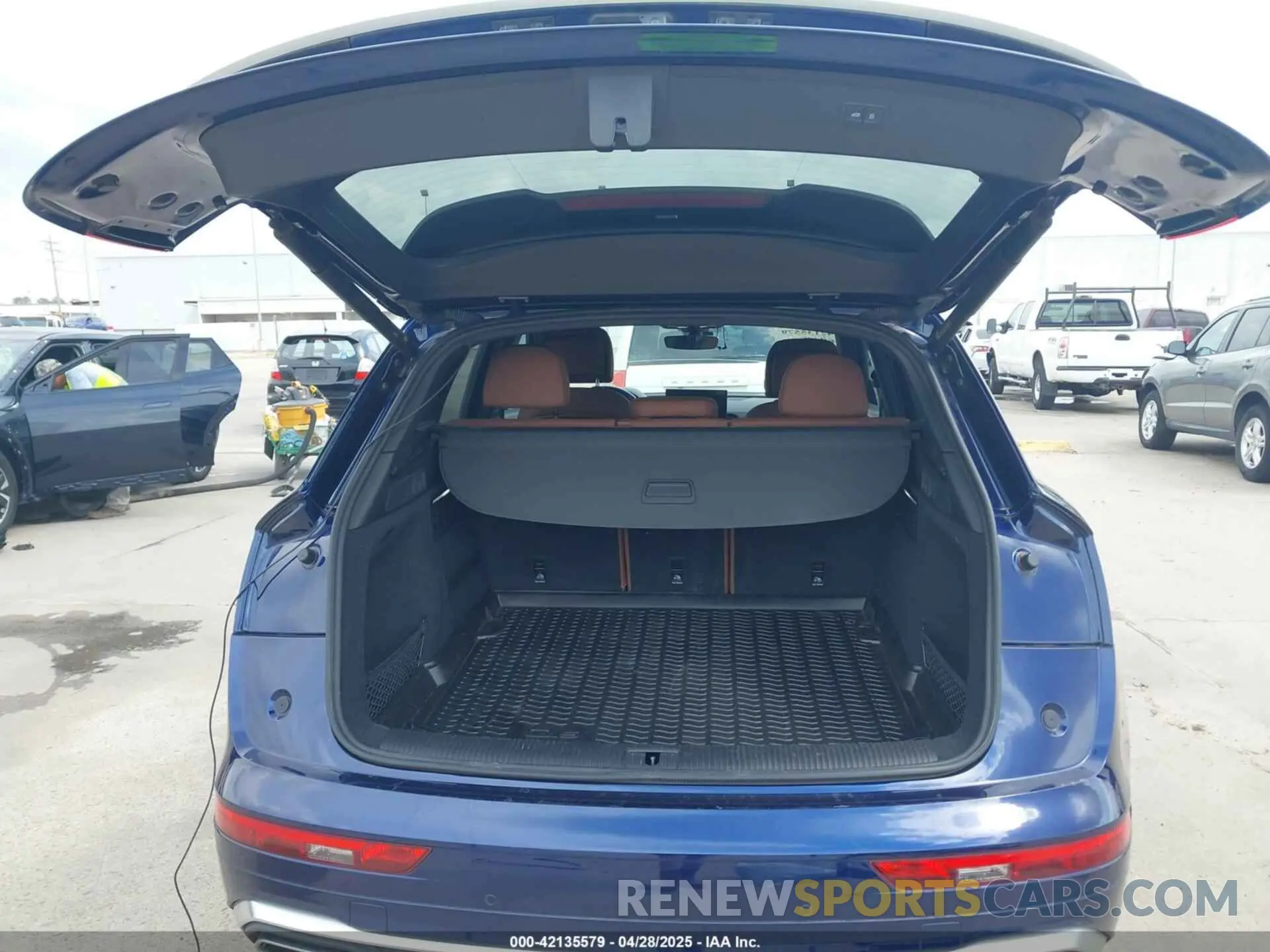 18 Photograph of a damaged car WA1GAAFYXN2033558 AUDI Q5 2022