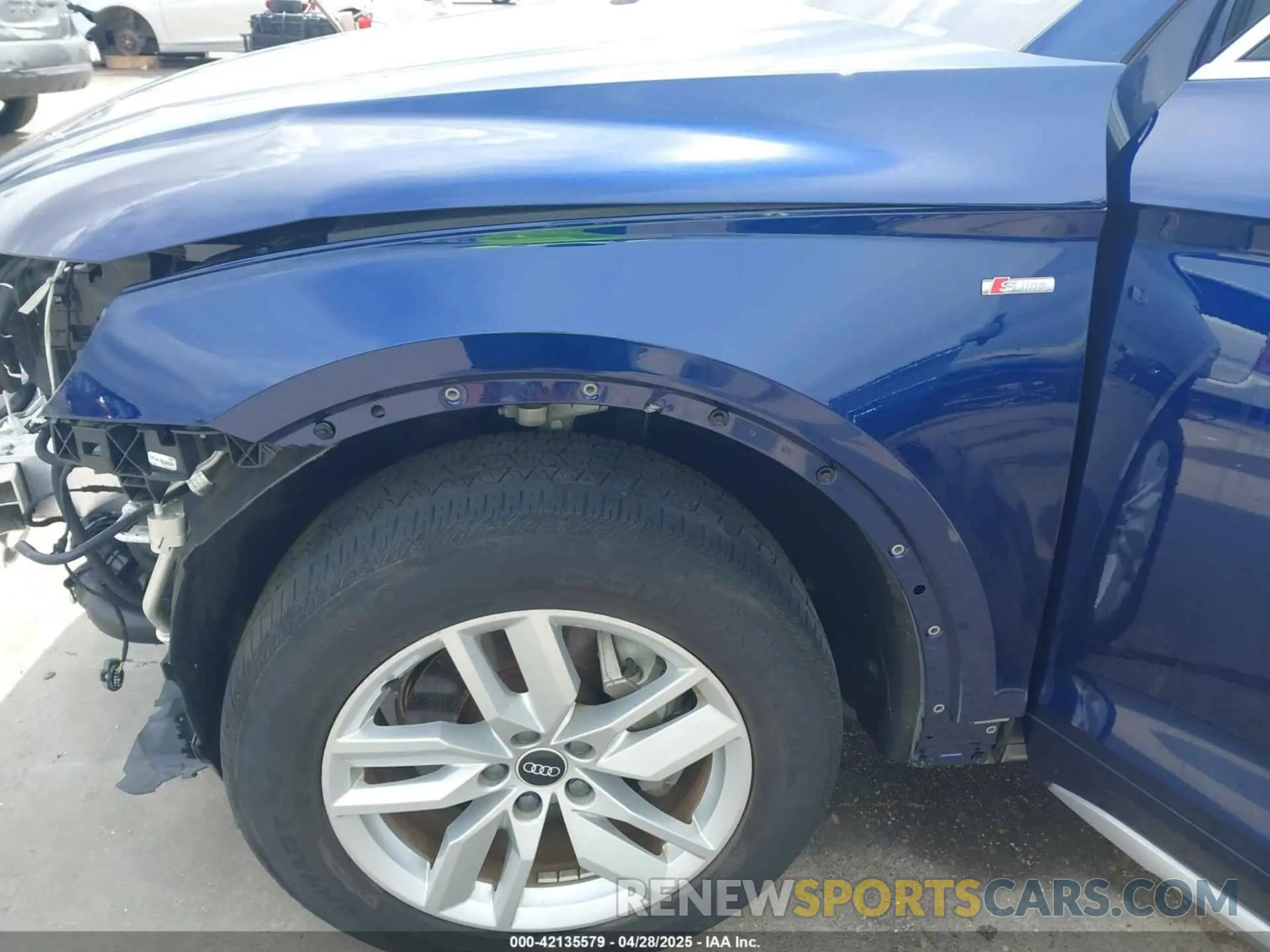 19 Photograph of a damaged car WA1GAAFYXN2033558 AUDI Q5 2022