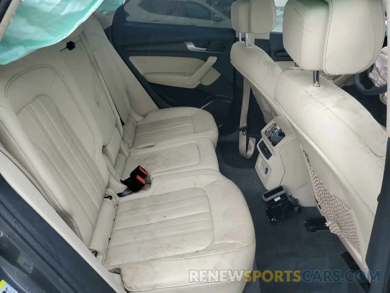 10 Photograph of a damaged car WA1GAAFYXN2061344 AUDI Q5 2022