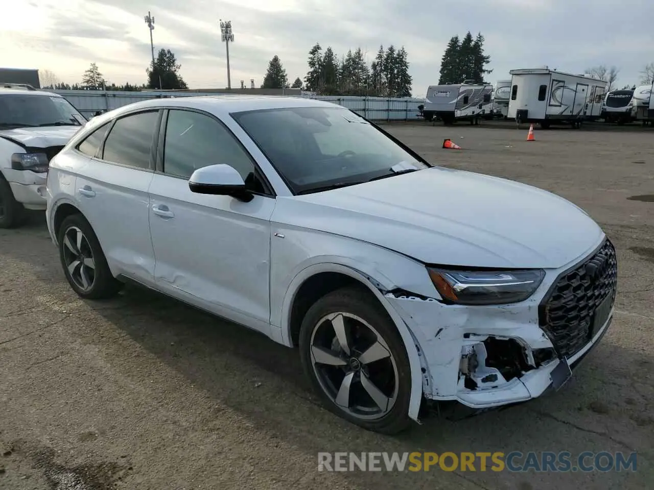 4 Photograph of a damaged car WA15AAFY6P2138916 AUDI Q5 2023
