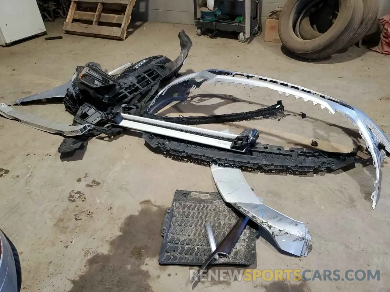 13 Photograph of a damaged car WA1ABAFY4P2132317 AUDI Q5 2023