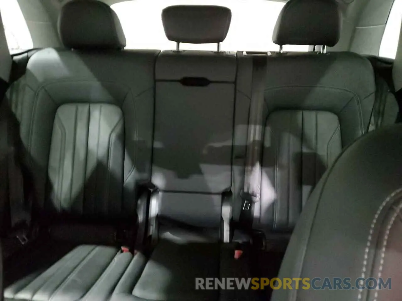 10 Photograph of a damaged car WA1ABAFY5P2020612 AUDI Q5 2023
