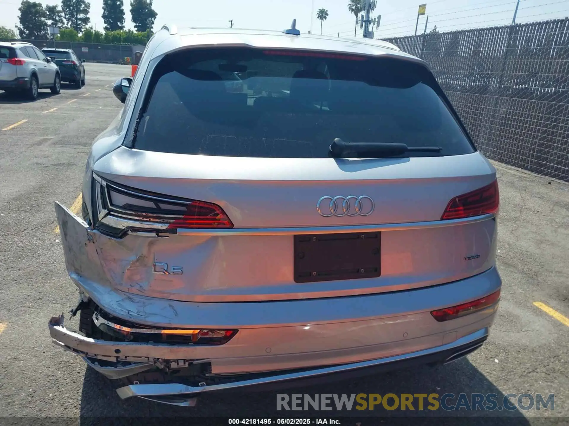 16 Photograph of a damaged car WA1EAAFY0P2031876 AUDI Q5 2023