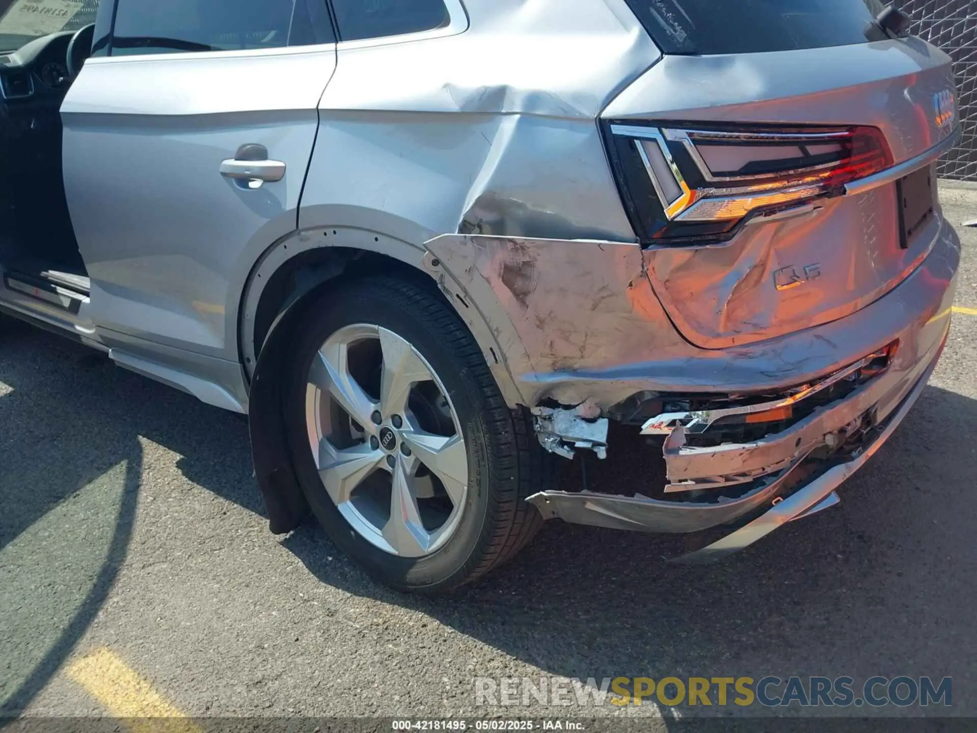 17 Photograph of a damaged car WA1EAAFY0P2031876 AUDI Q5 2023