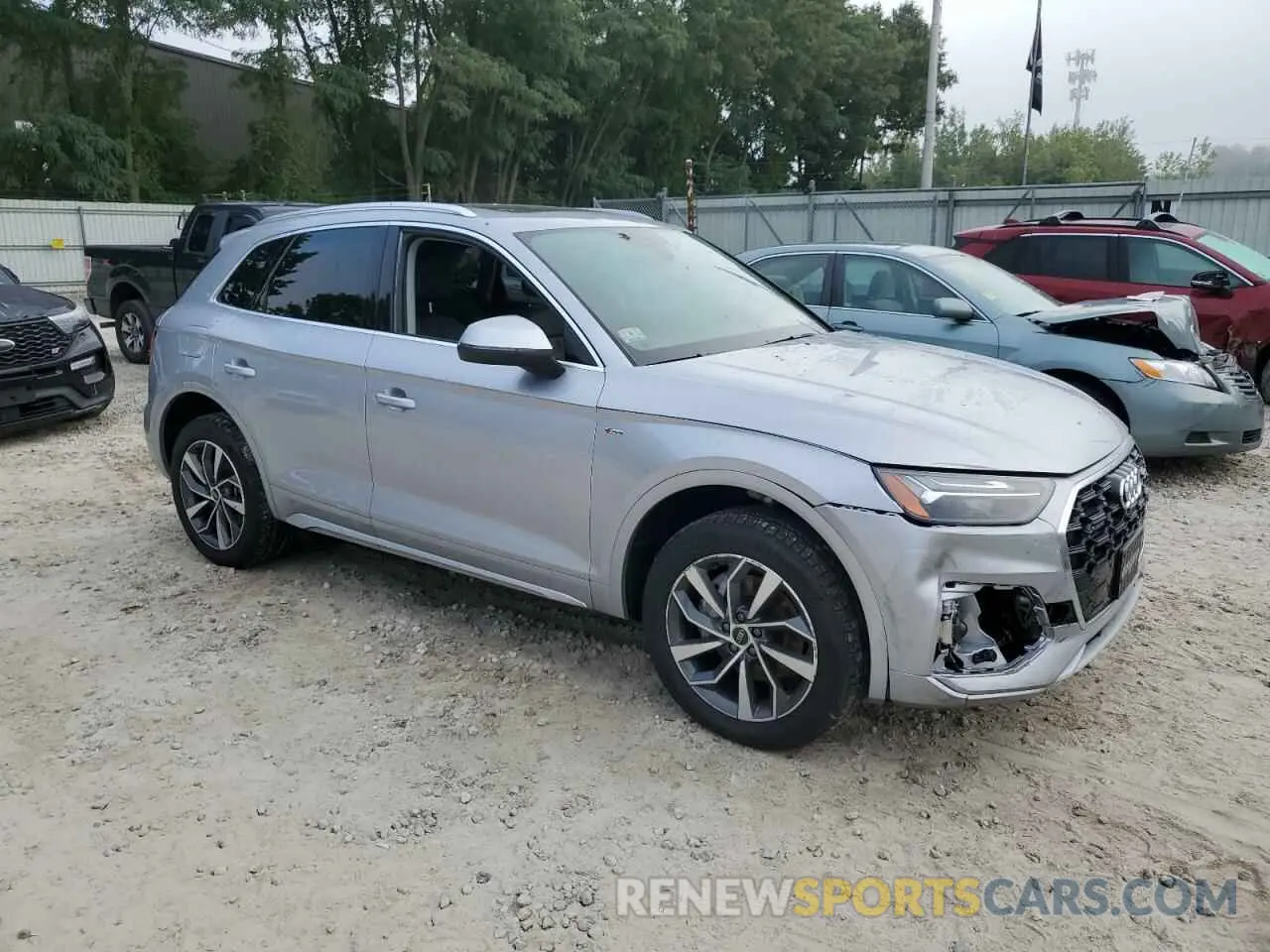 4 Photograph of a damaged car WA1EAAFY2P2134734 AUDI Q5 2023