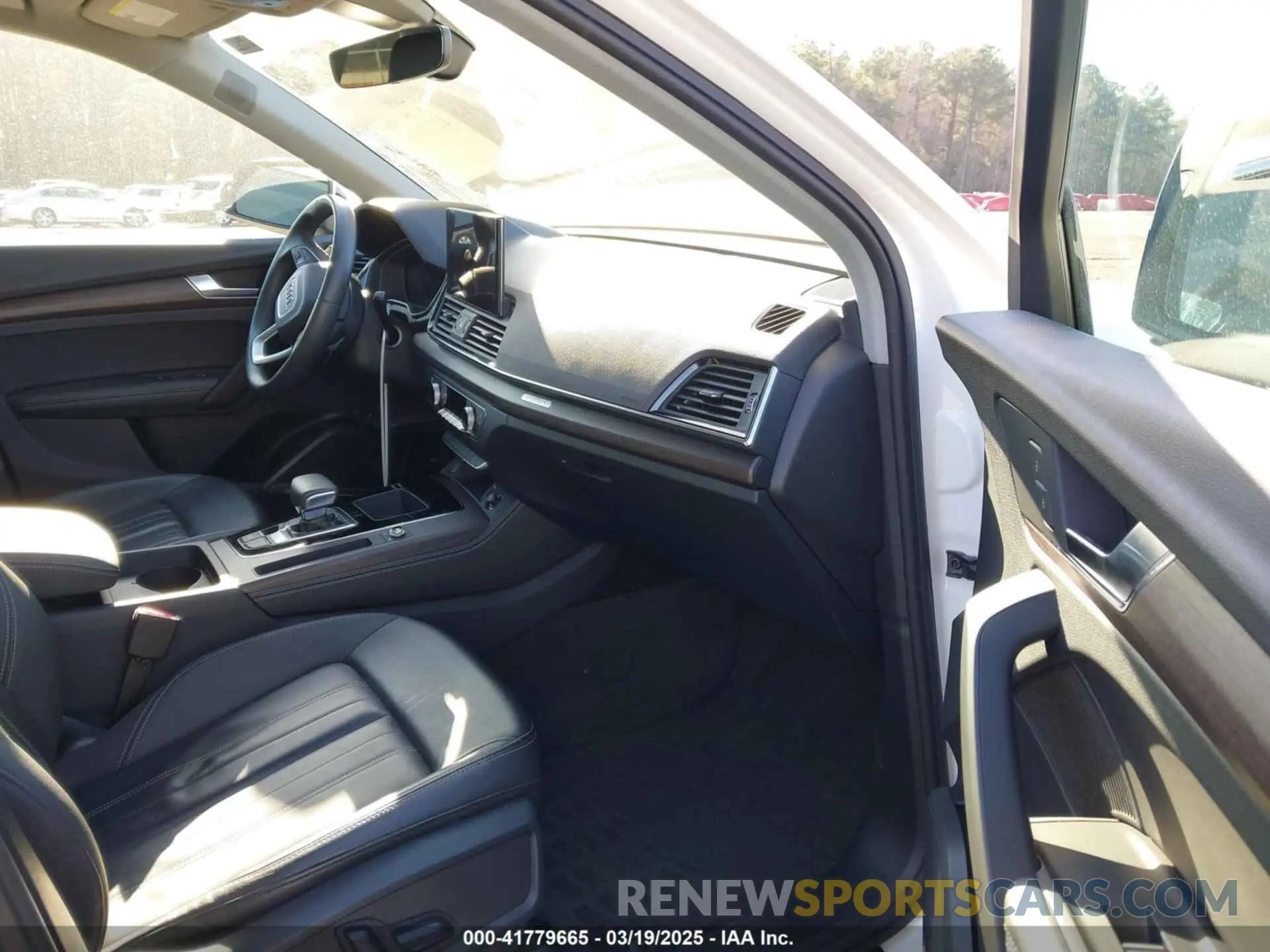 5 Photograph of a damaged car WA1EAAFY3P2116212 AUDI Q5 2023