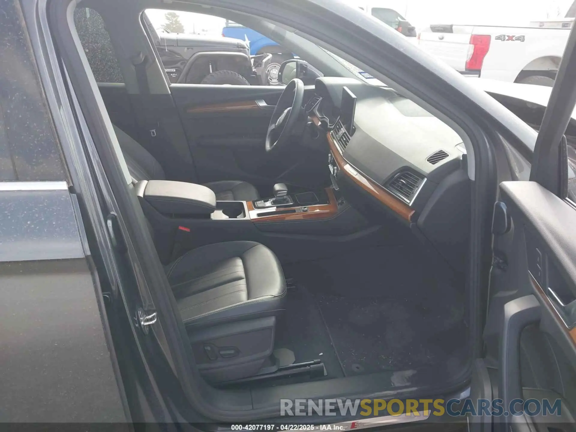 5 Photograph of a damaged car WA1EAAFY3P2145953 AUDI Q5 2023
