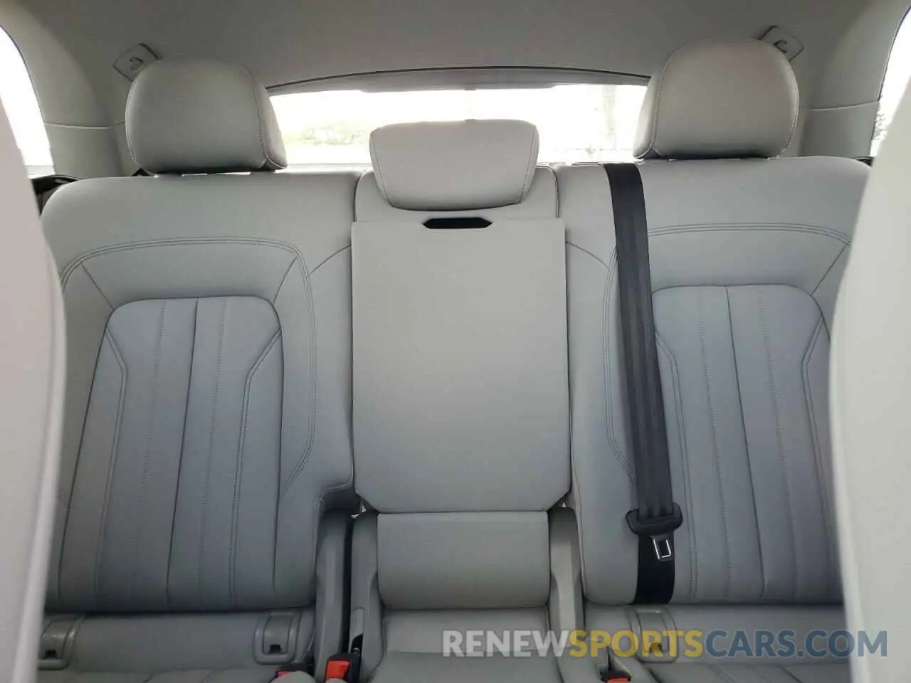 10 Photograph of a damaged car WA1EAAFY4P2030584 AUDI Q5 2023