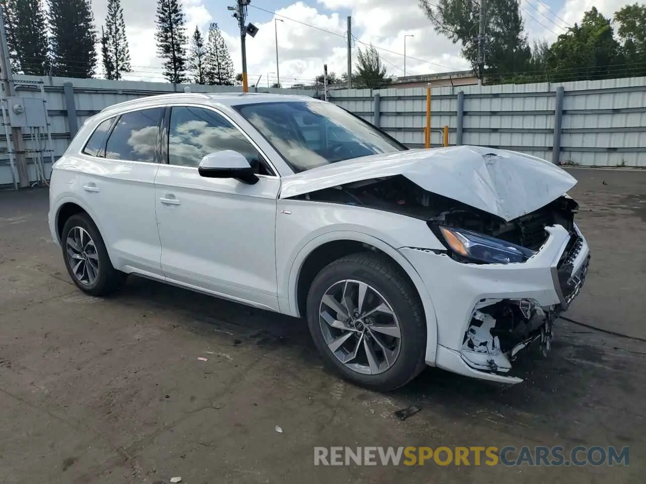 4 Photograph of a damaged car WA1EAAFY4P2030584 AUDI Q5 2023