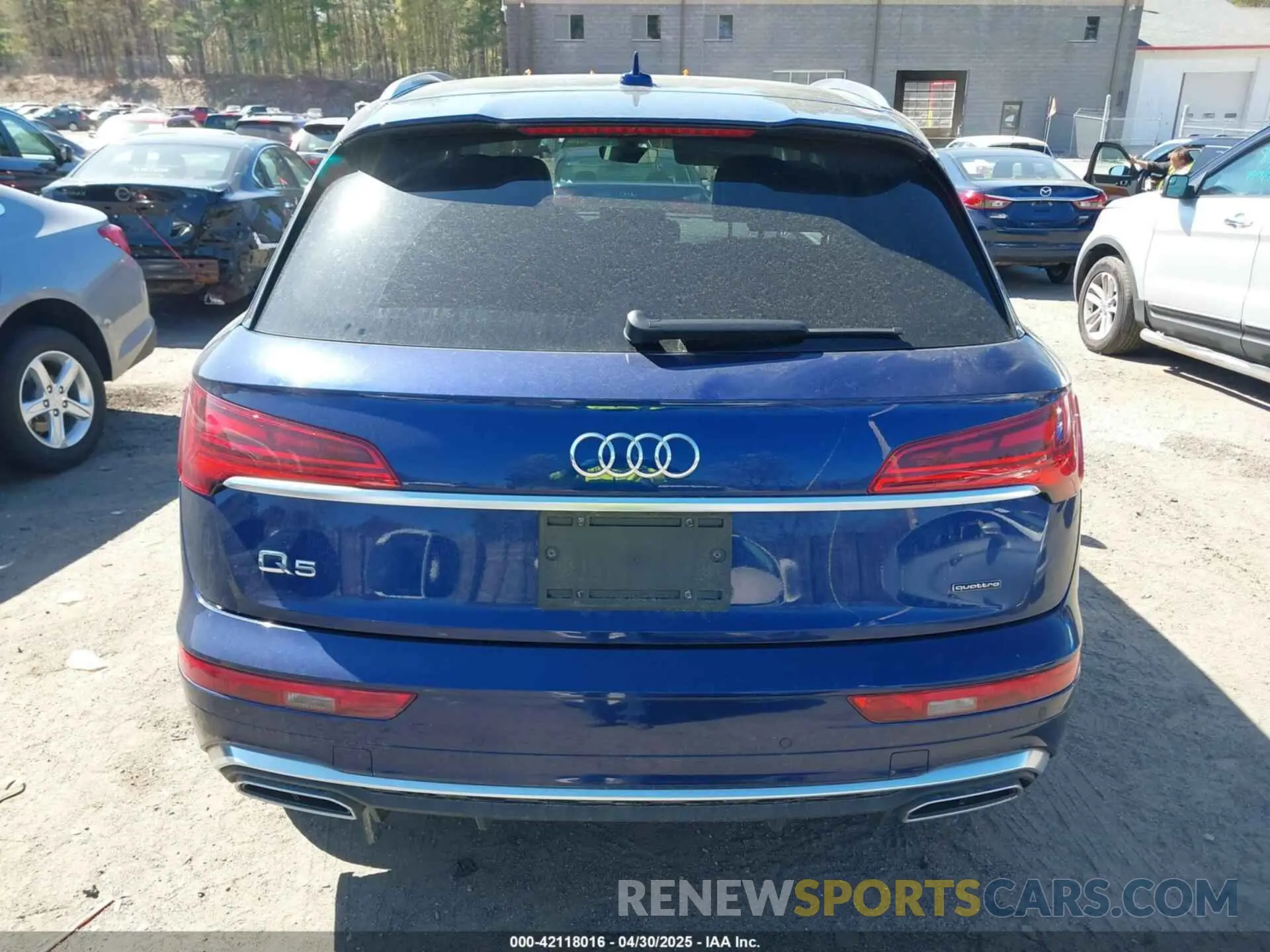 16 Photograph of a damaged car WA1EAAFY4P2052682 AUDI Q5 2023