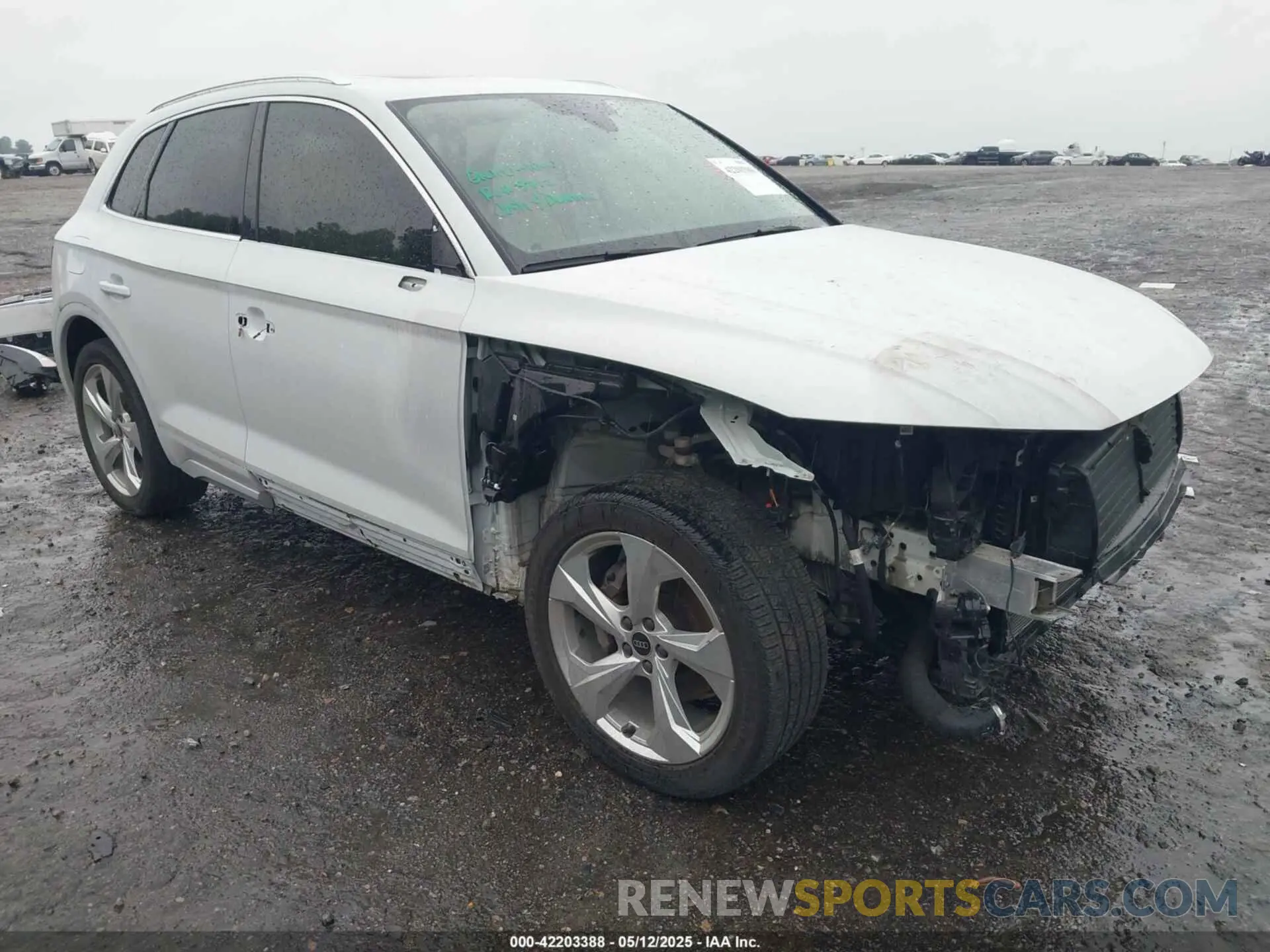 1 Photograph of a damaged car WA1EAAFY4P2073760 AUDI Q5 2023